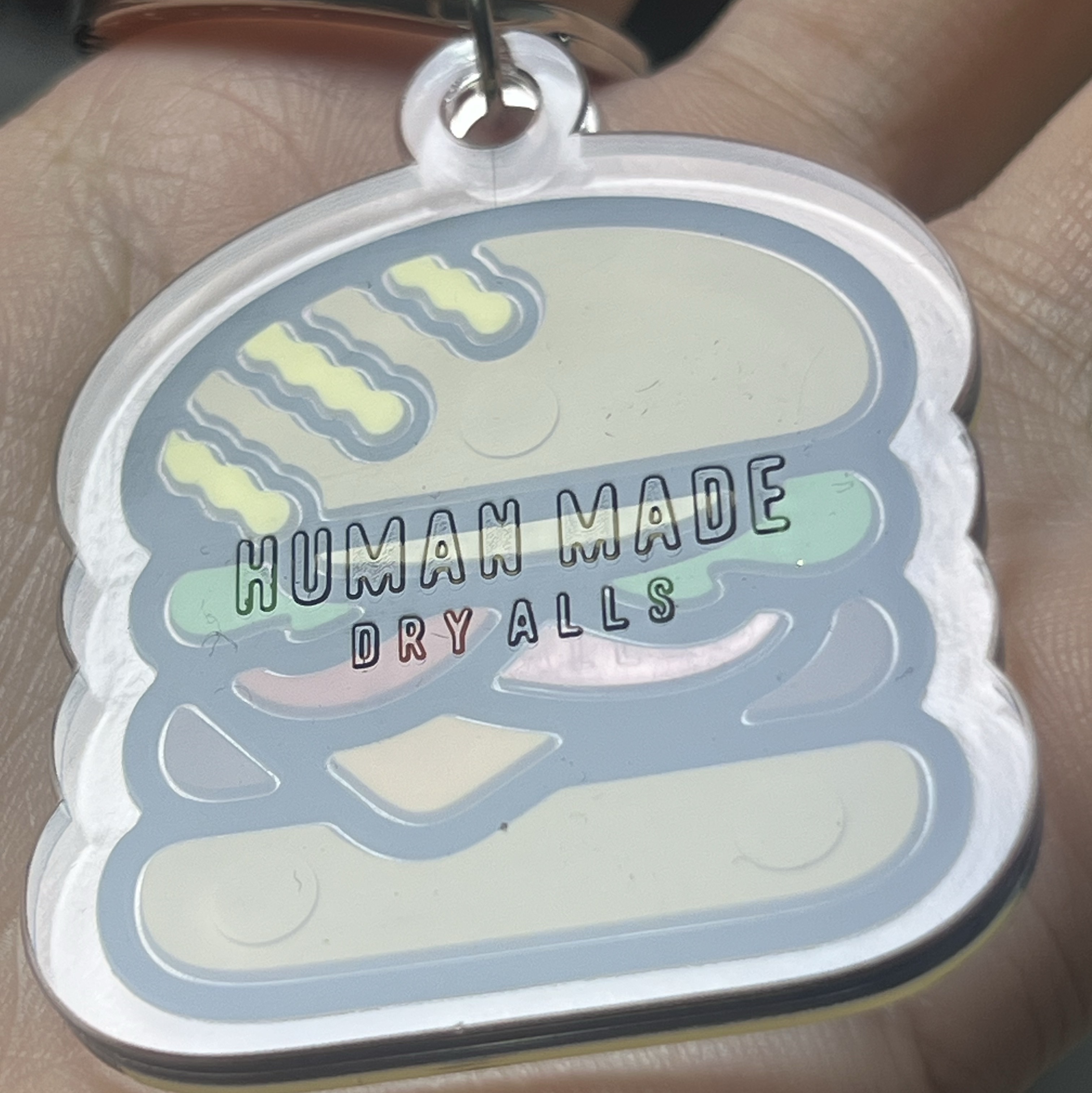 Human Made x Shake Shack Burger Keyring Beige 착용 스타일 - 2