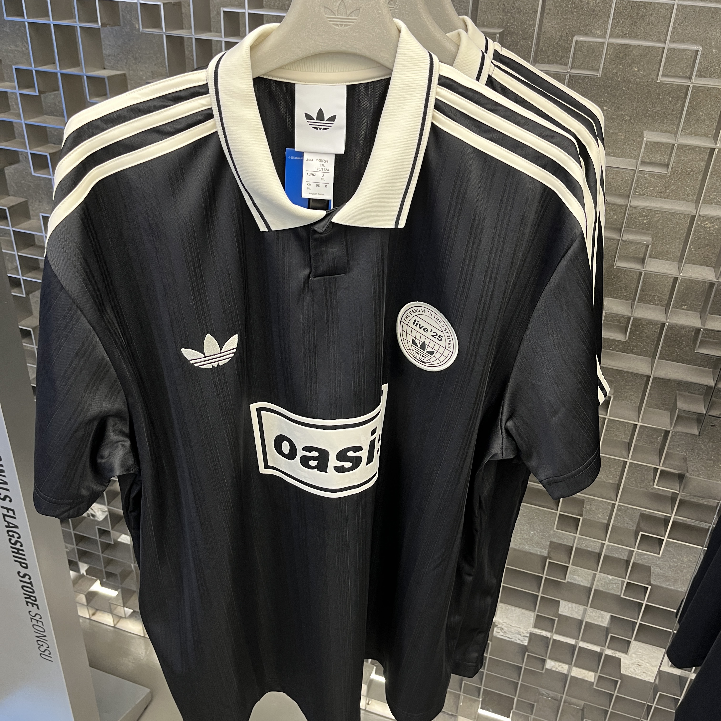 Adidas x Oasis Tour Jacquard Jersey Black - KR Sizing 착용 스타일