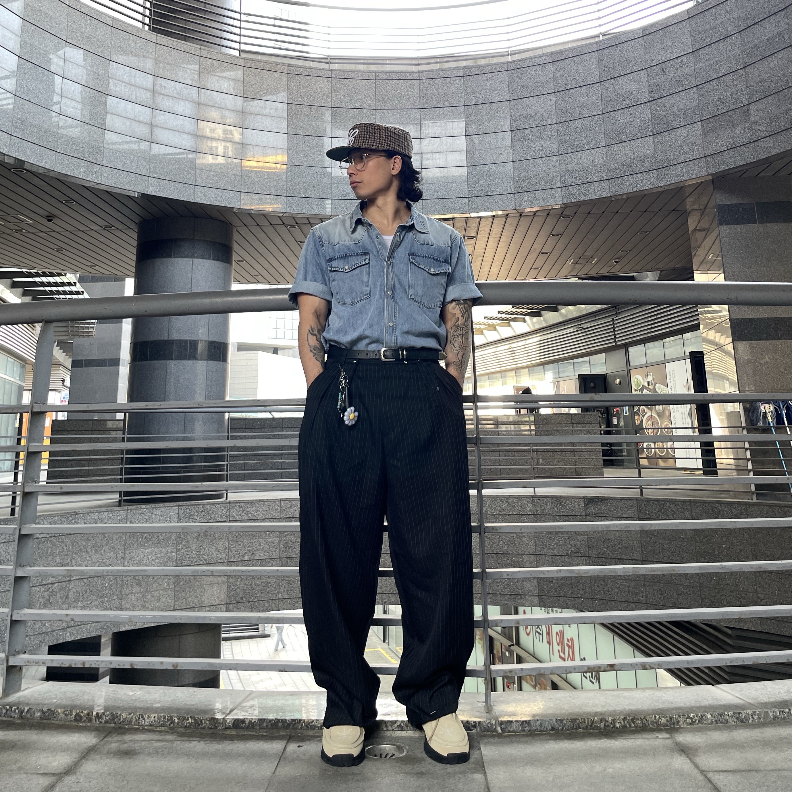[KREAM 단독] Millo Archive X Negative Three Crescendo Desert Boots Beige 착용 스타일 - 1