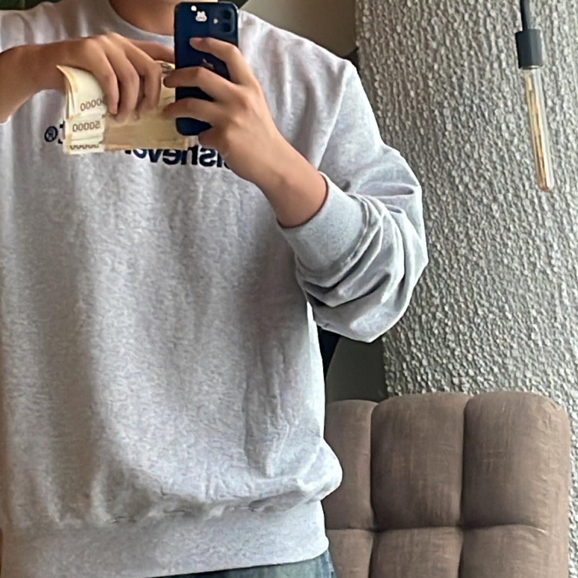 Thisisneverthat T-Logo LT Crewneck Heather Grey 착용 스타일