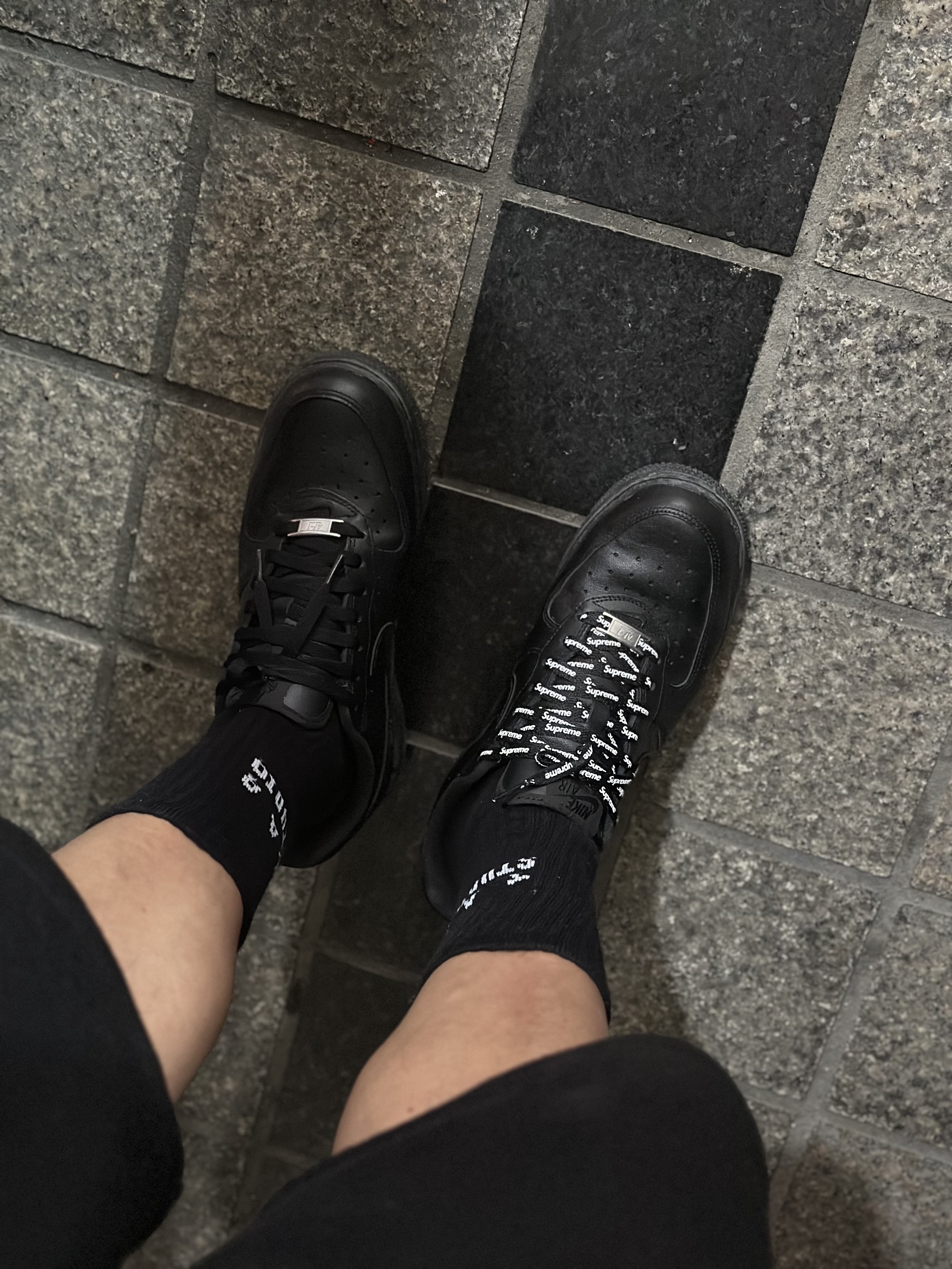 Nike x Supreme Air Force 1 Low Black 착용 스타일