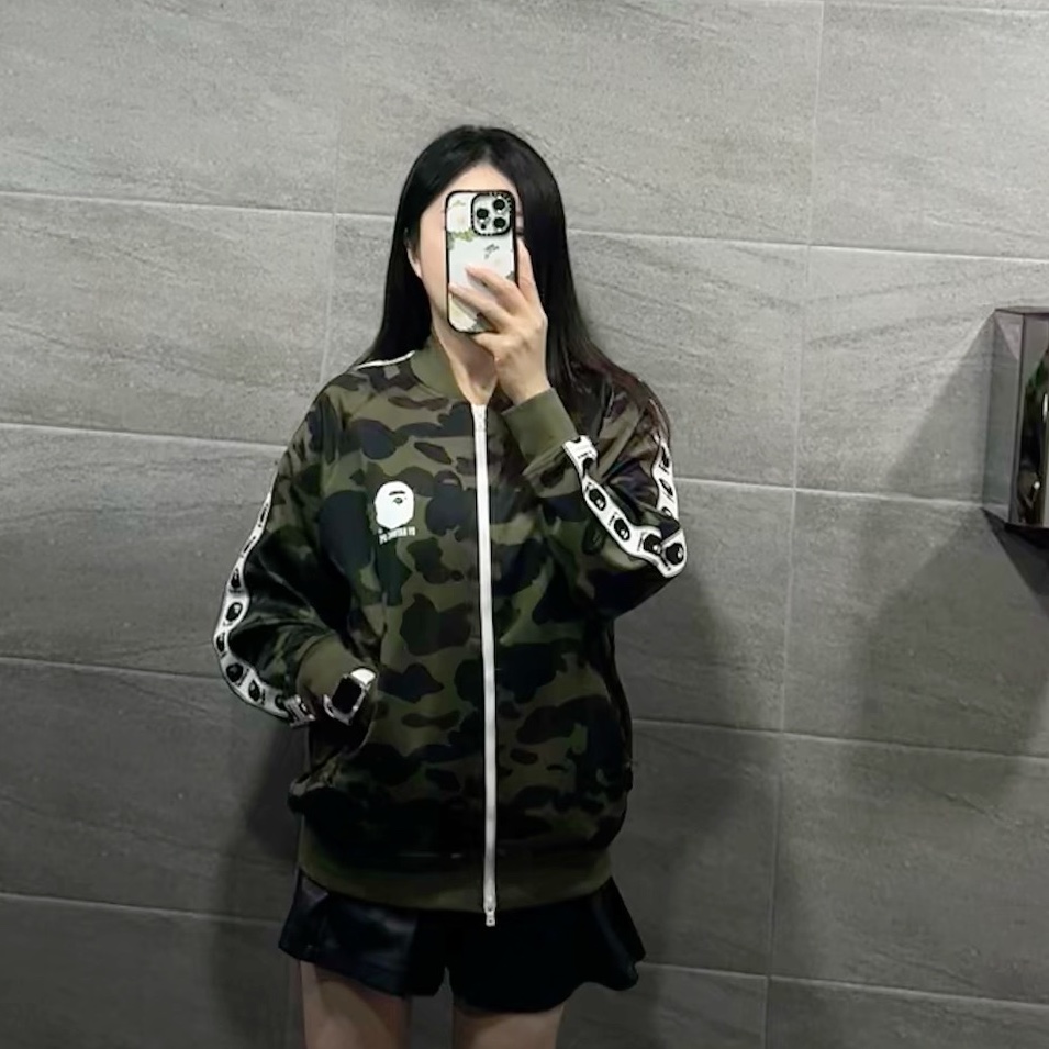BAPE 1st Camo Relaxed Fit Track Jacket Green 착용 스타일 - 1