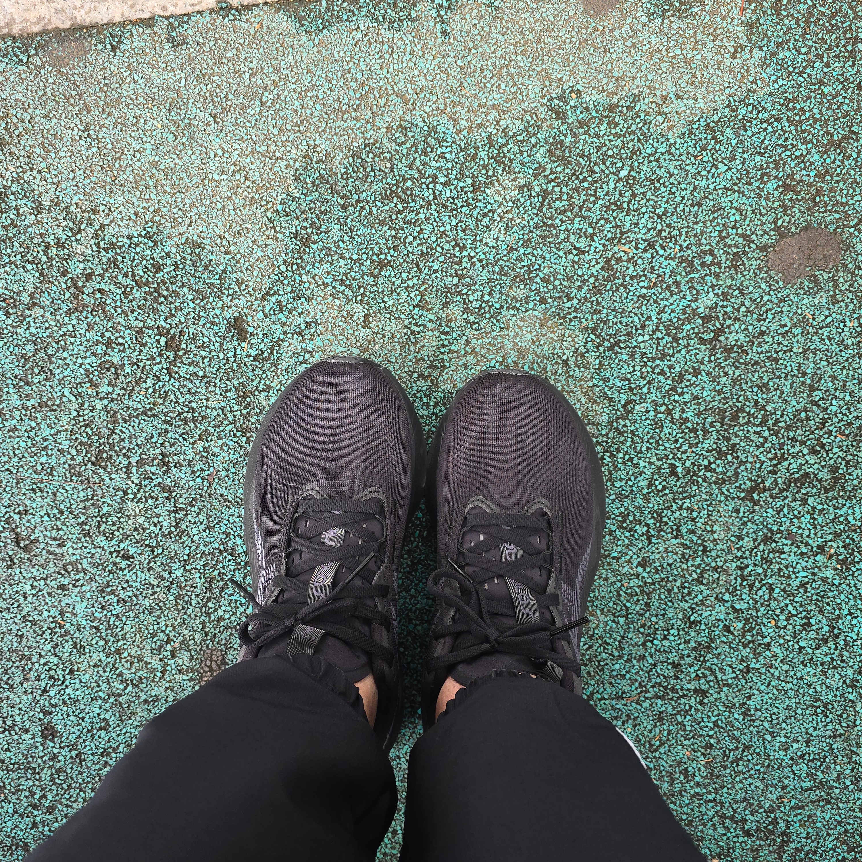 (W) Asics Novablast 5 Black Carrier Grey 착용 스타일 - 1