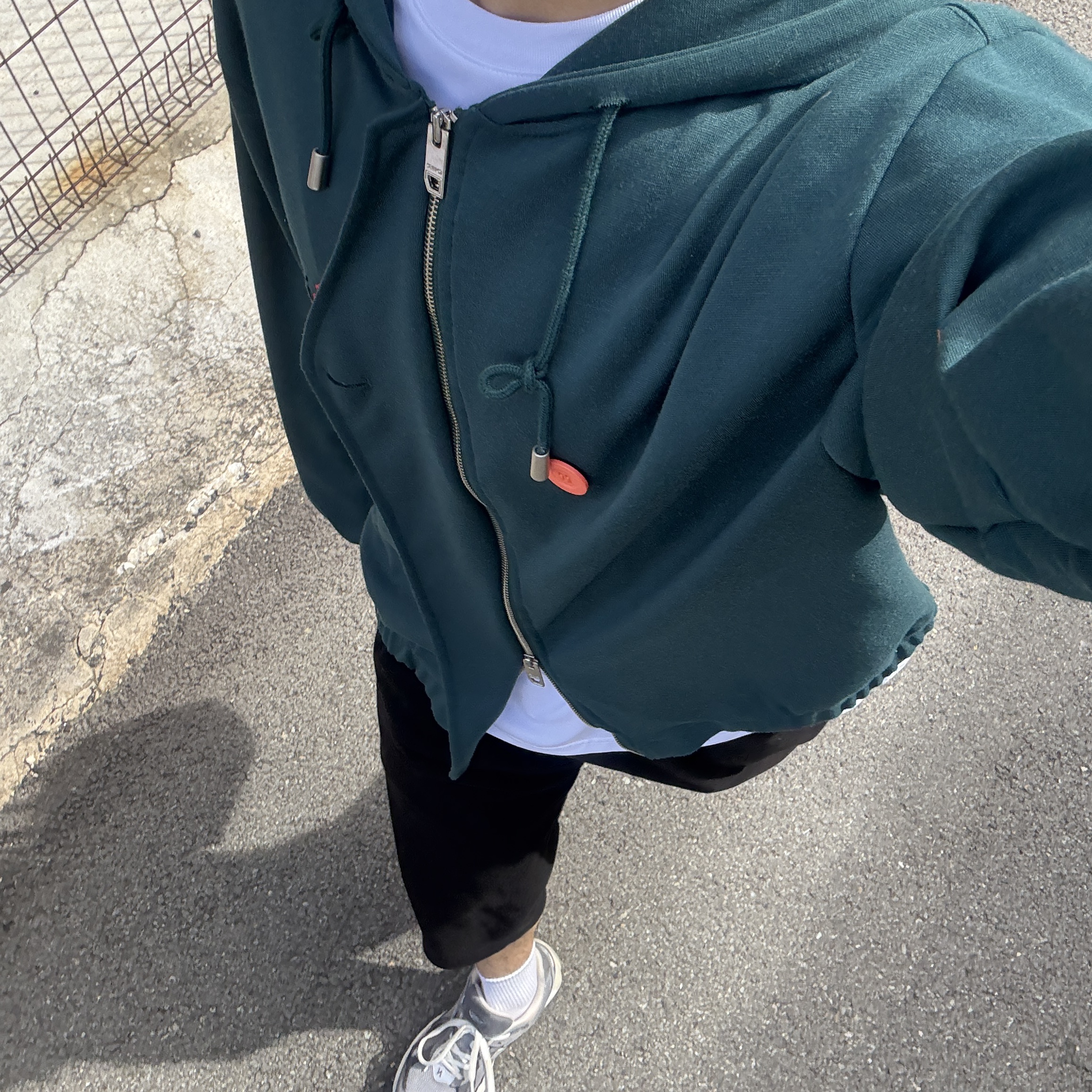 New Balance 2002R Premium Vintage Grey 착용 스타일