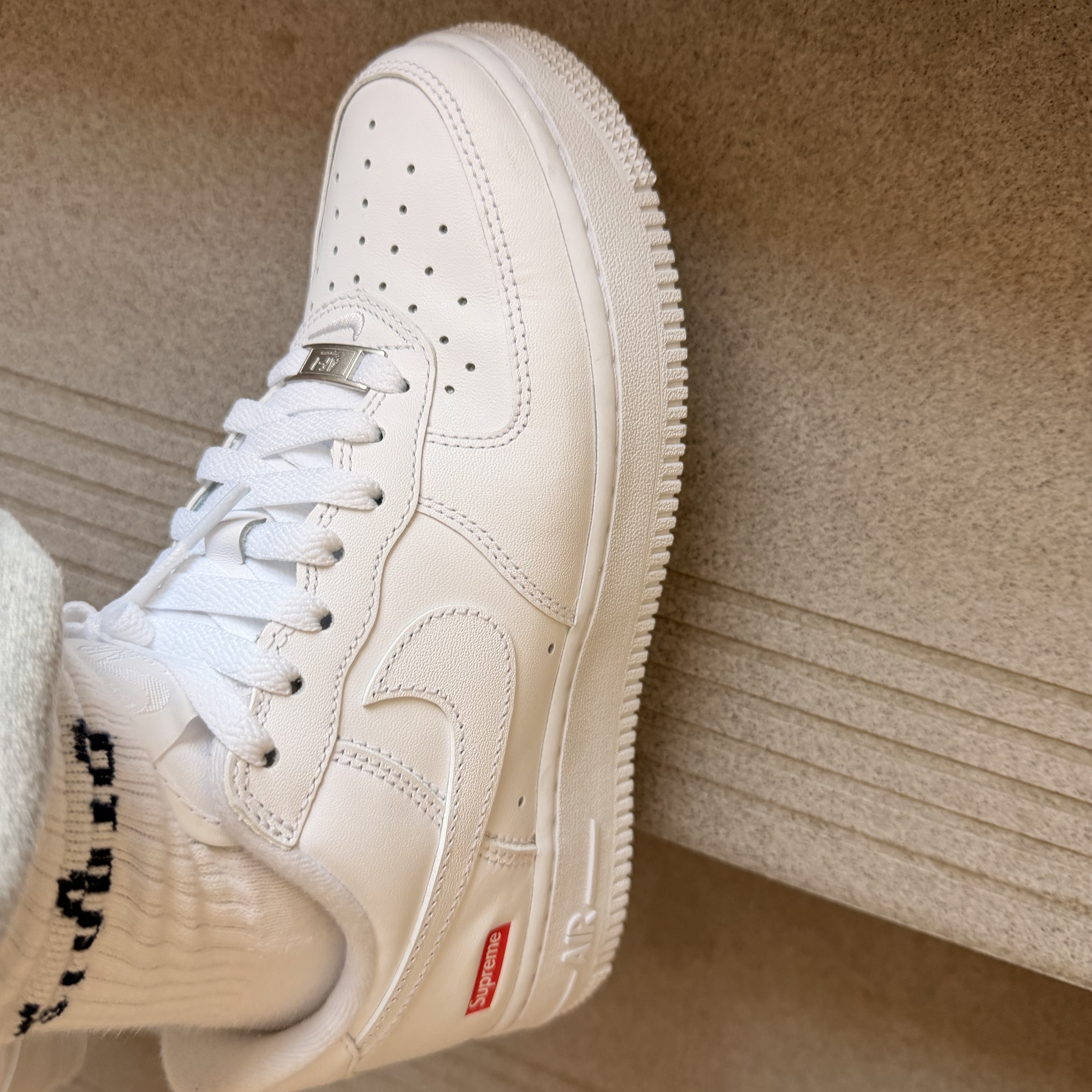 Nike x Supreme Air Force 1 Low White, IAB Studio Socks White (5 Pack) 착용 스타일