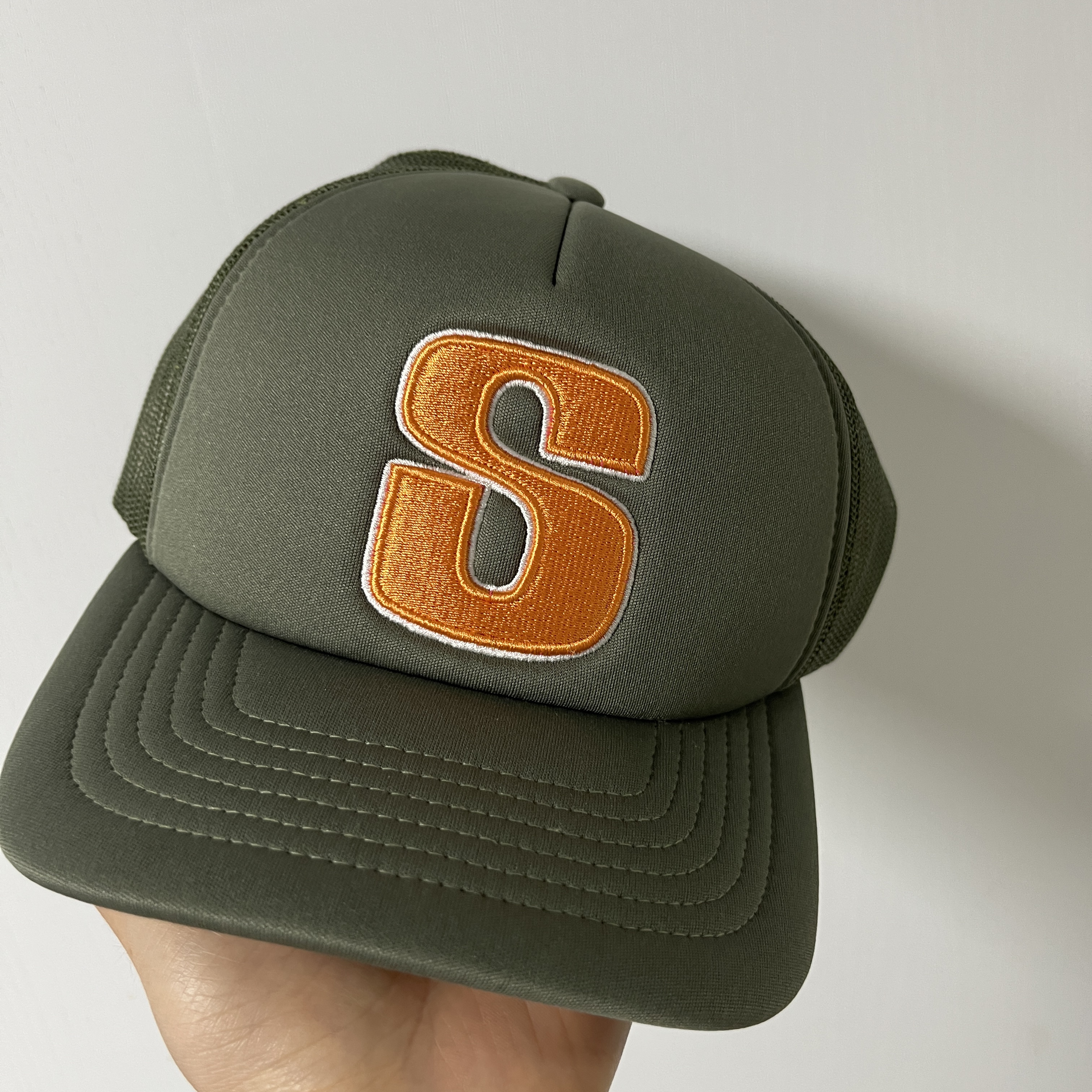 Stussy Big S Trucker Snapback Olive 착용 스타일
