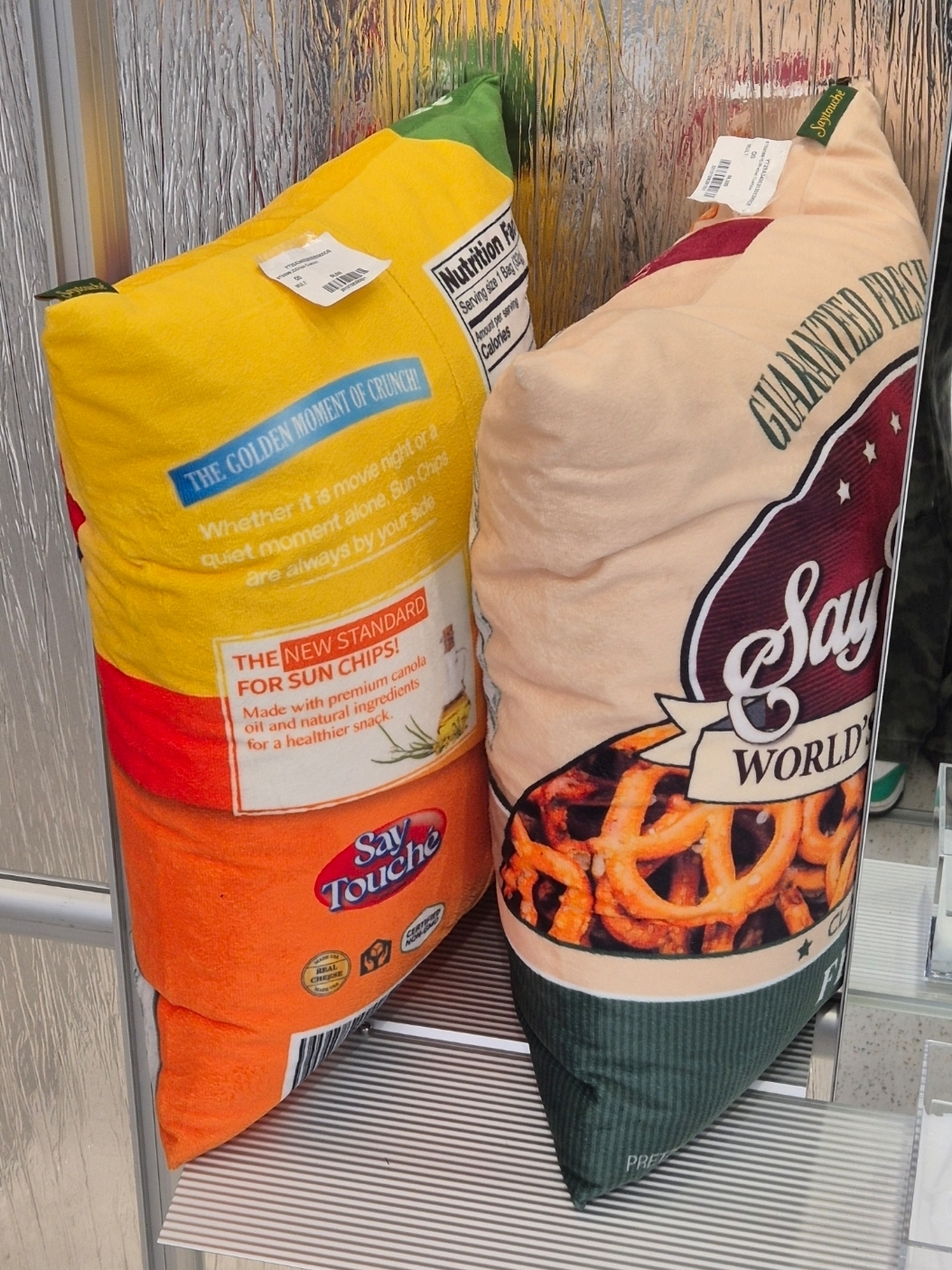 Say Touche Chips Cushion, Say Touche Pretzel Cushion 착용 스타일