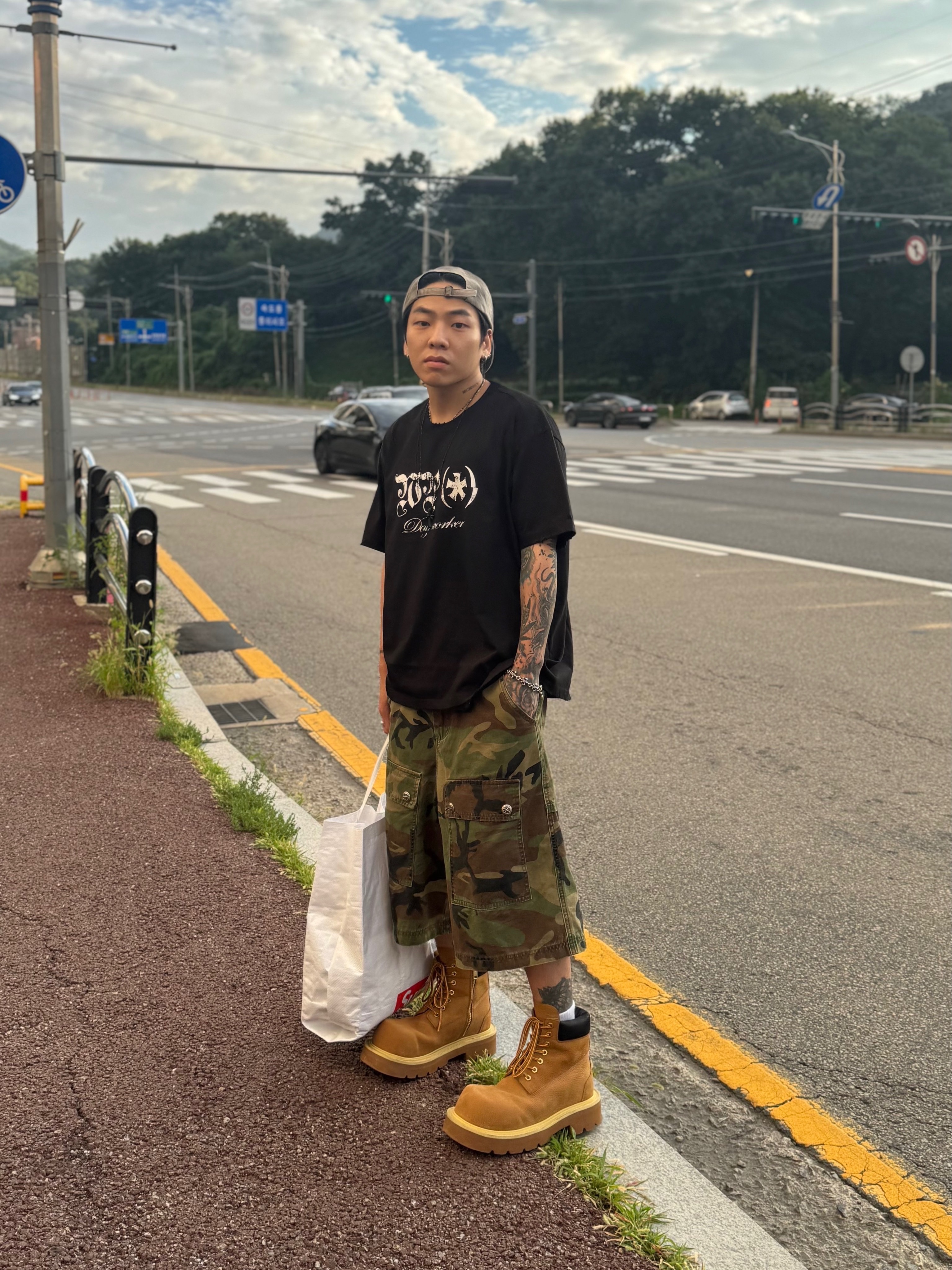 [KREAM Exclusive] Aoiro 6-Panel Bone A/N Cap Mud, Wapworks Dayworker T-Shirt Black 착용 스타일 - 1