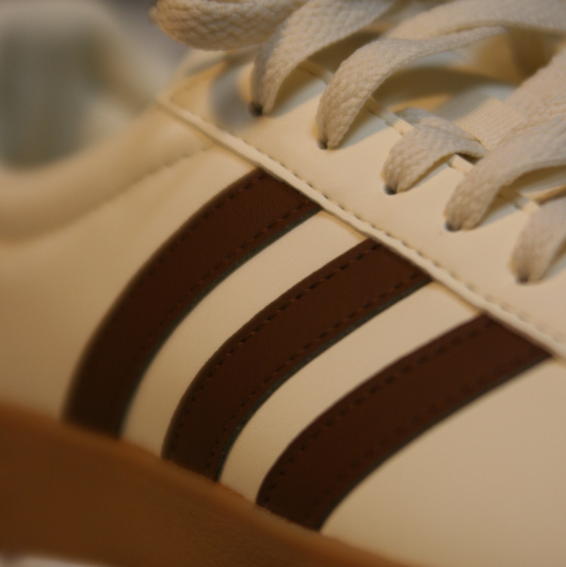 Adidas VL Court 2.0 Cream Brown 착용 스타일 - 4