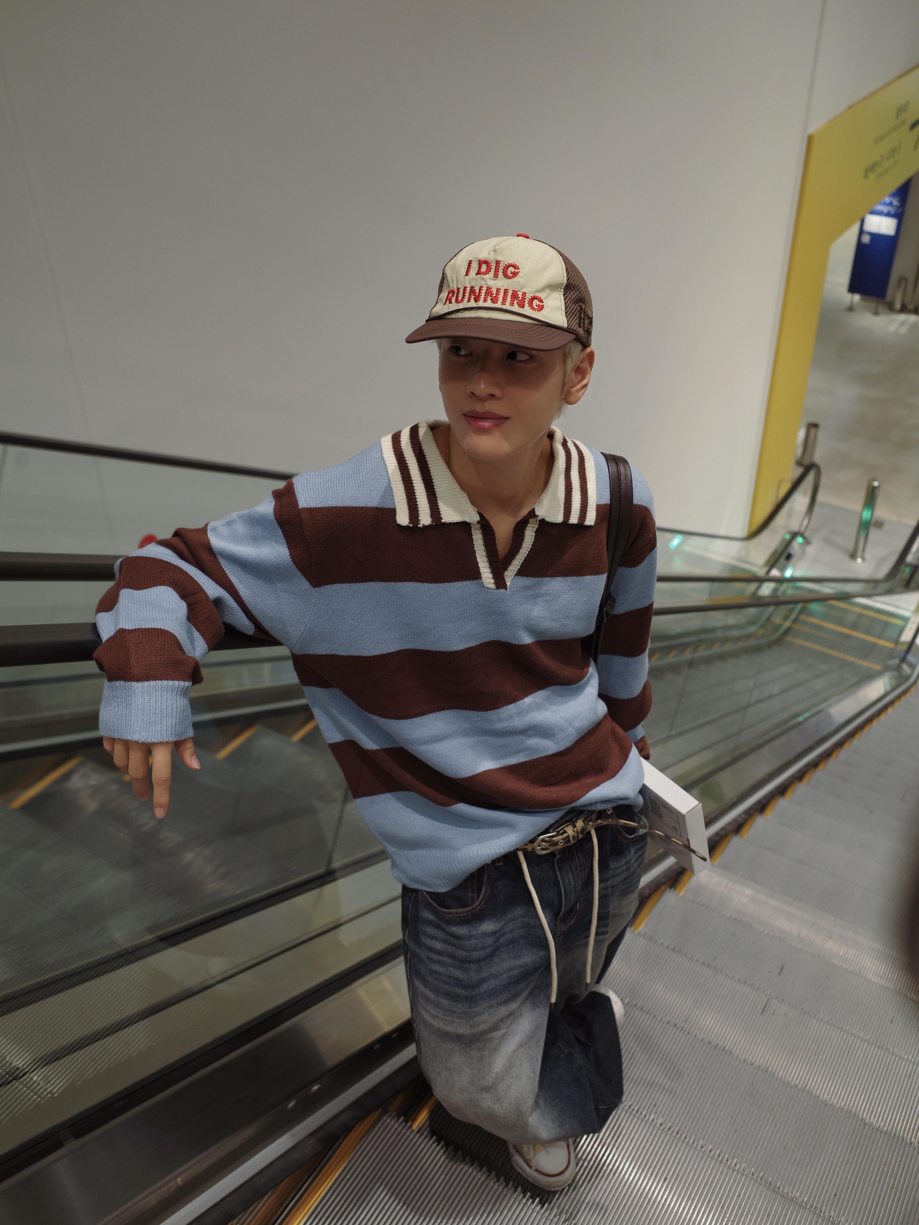 Alex Zono I Dig Running Trucker Hat OG Brown 착용 스타일 - 1