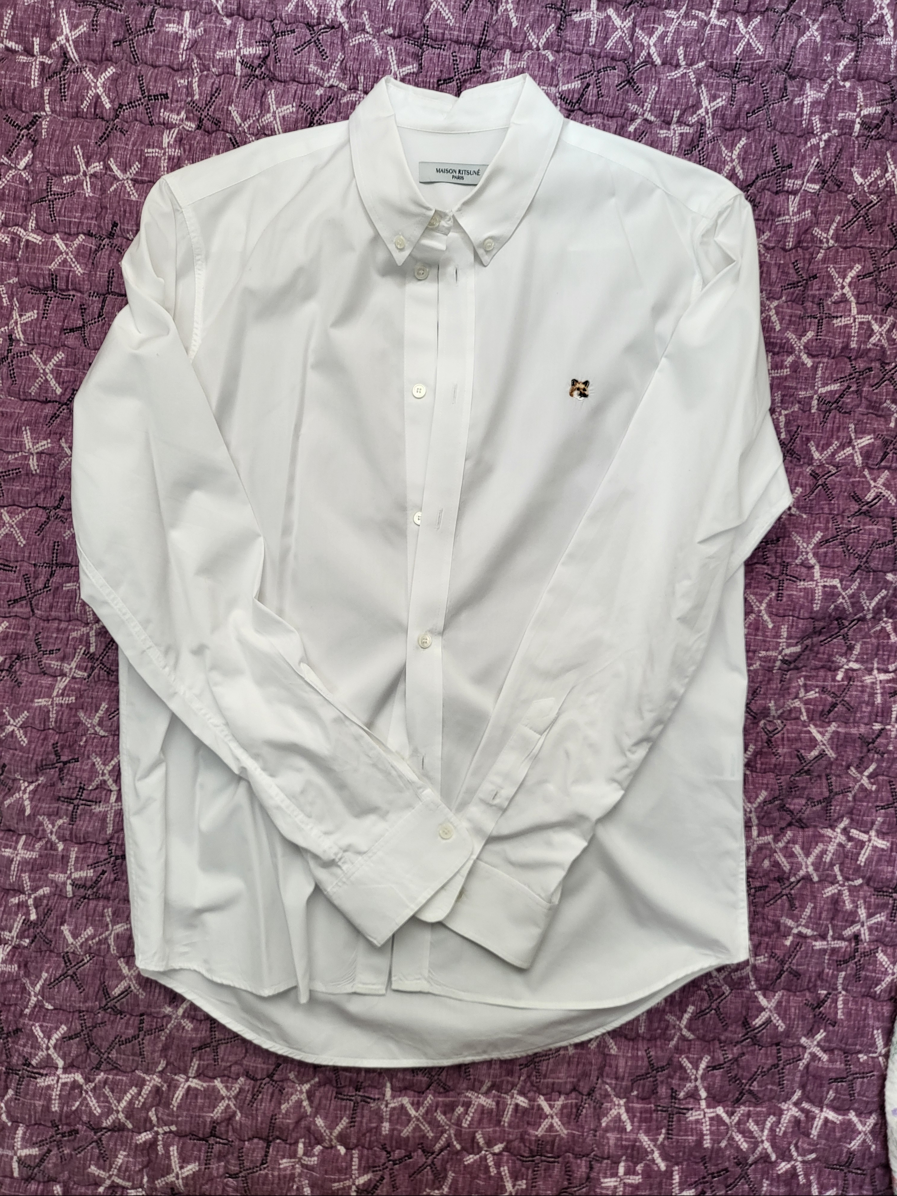 Maison Kitsune Fox Head Embroidery Classic Shirt White 착용 스타일