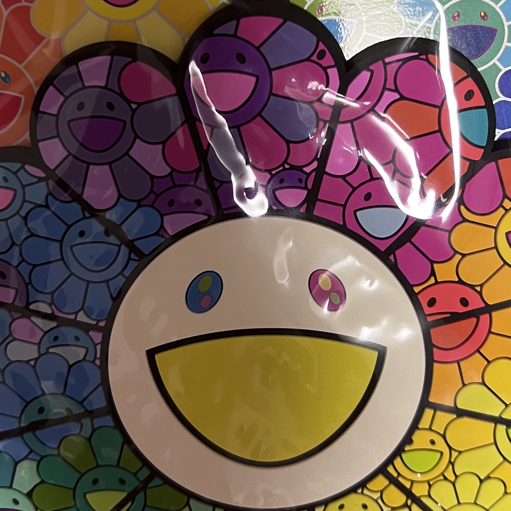 Kaikai Kiki Flower Rubber Keyring Over The Rainbow 착용 스타일