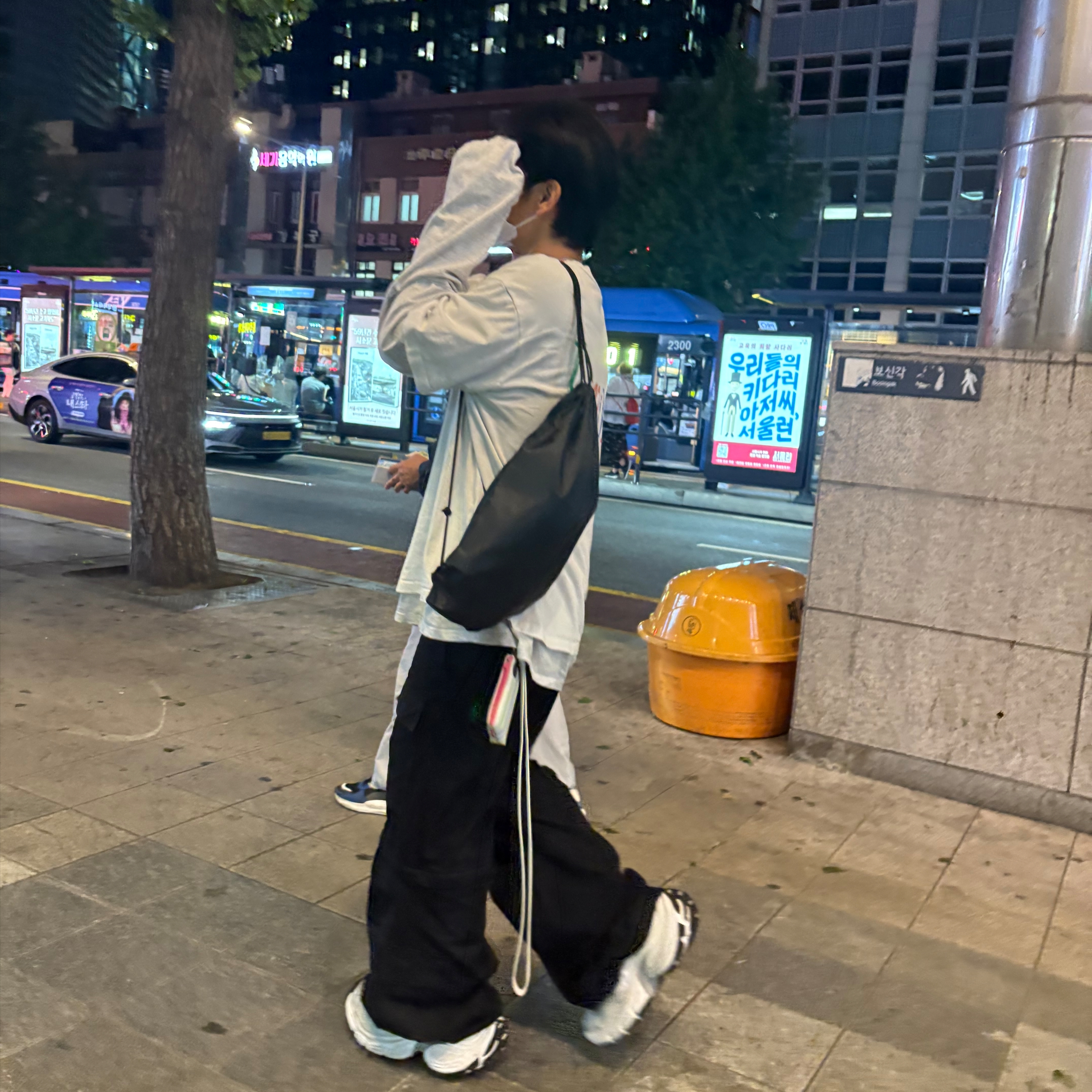 Balenciaga 10XL Sneakers White Grey Silver Black 착용 스타일