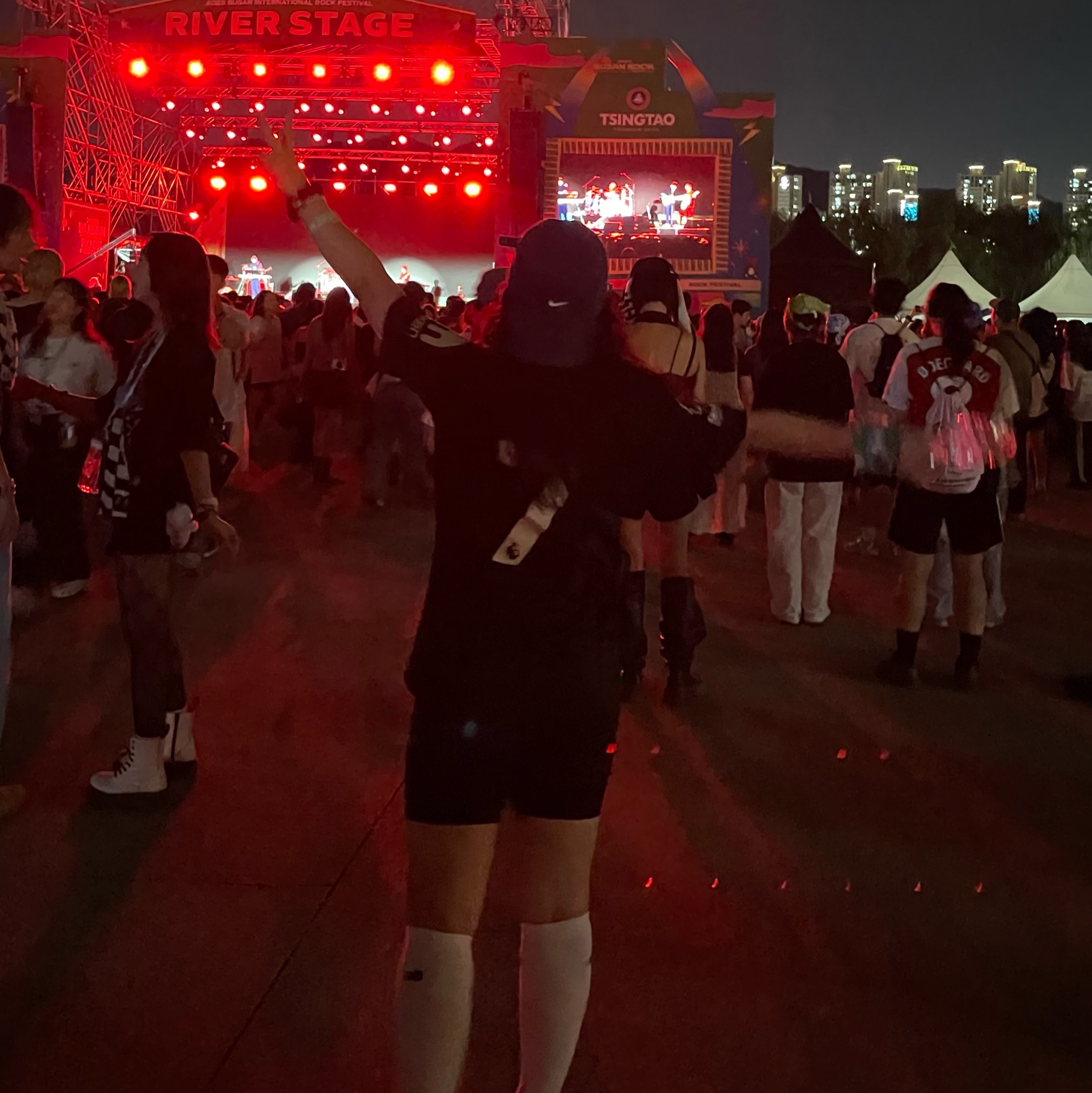 Nike Club Unstructured Denim Cap College Navy White, Nike Tottenham Hotspur 2025/26 Stadium Away Dri-Fit Soccer Replica Jersey Black Light Iron Ore (Non Marking Ver.) 착용 스타일 - 4