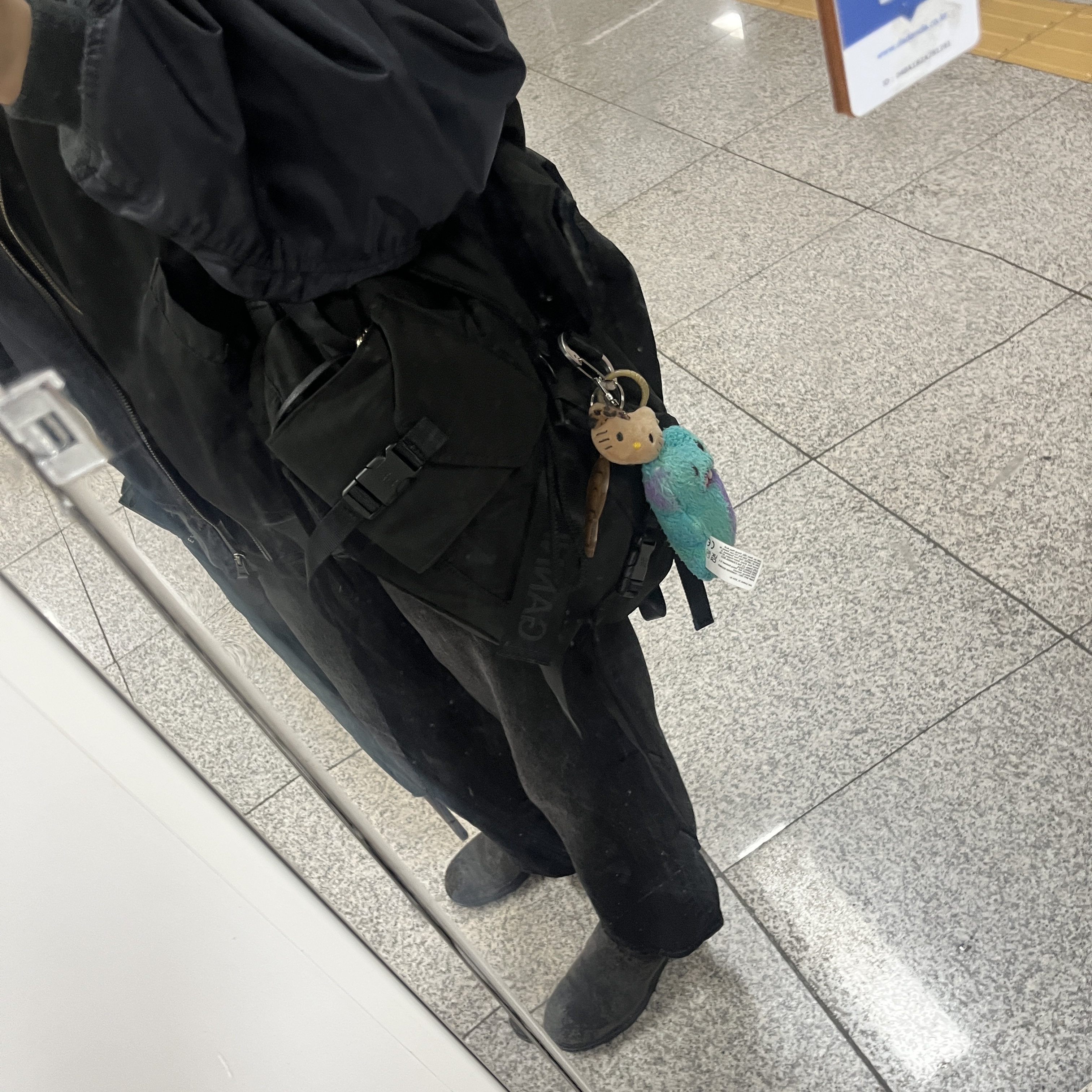 Ganni Tech Backpack Black 착용 스타일 - 1