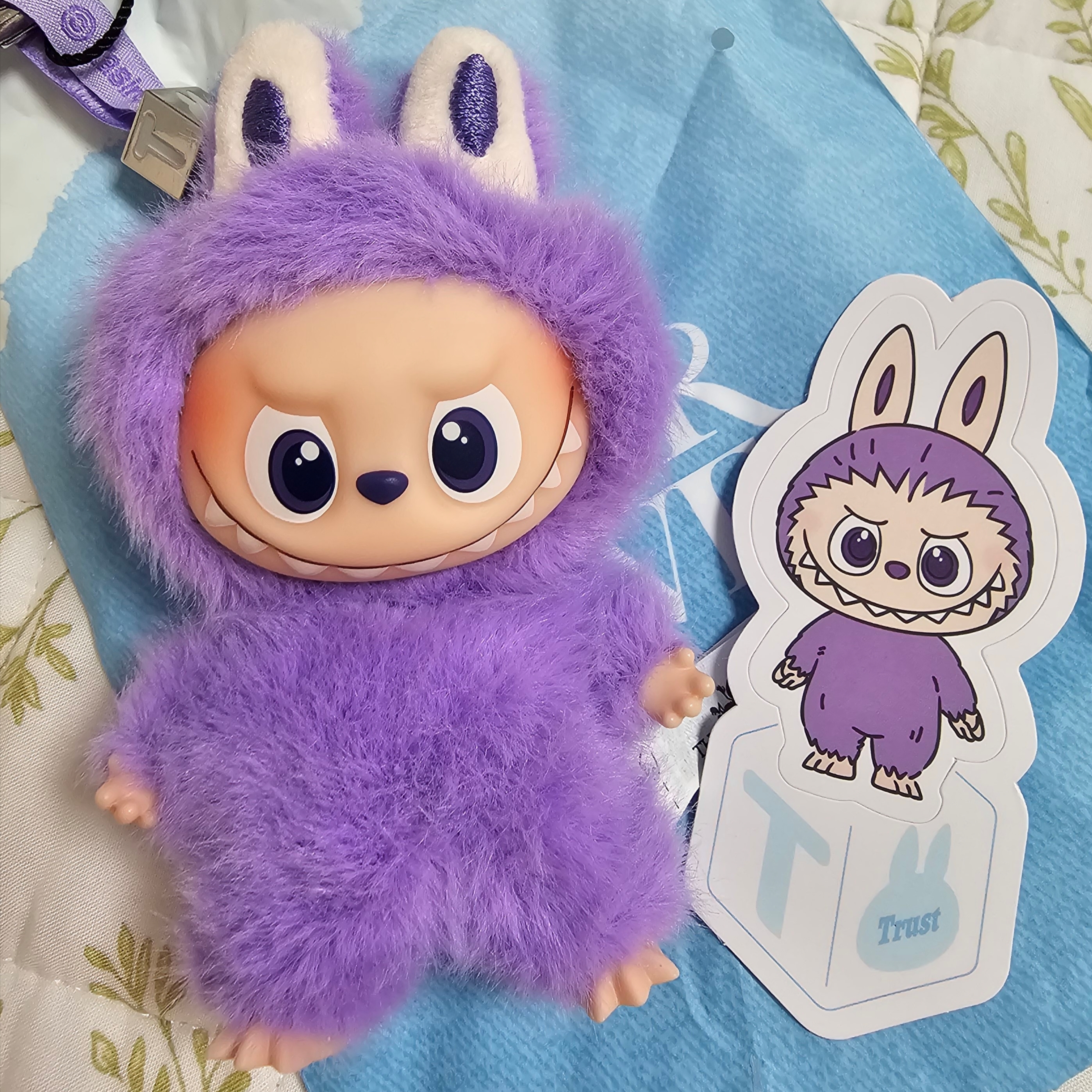 Pop Mart Labubu The Monsters Pin For Love Series Vinyl Plush Pendant (N-Z) T (Opened Case) 착용 스타일