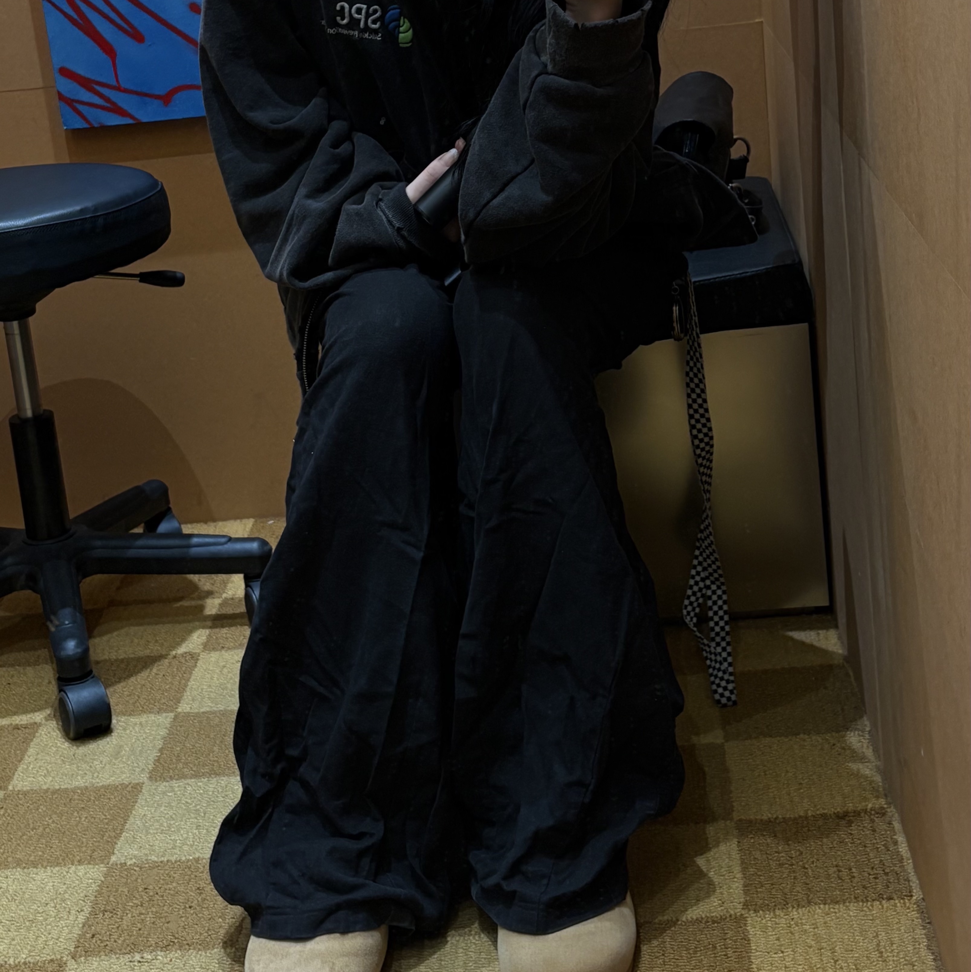 Project G/R SPC Cropped Distressed Zip Hoodie Washed Black, Vans MTE Harbor Mule VR3 Khaki 착용 스타일 - 2