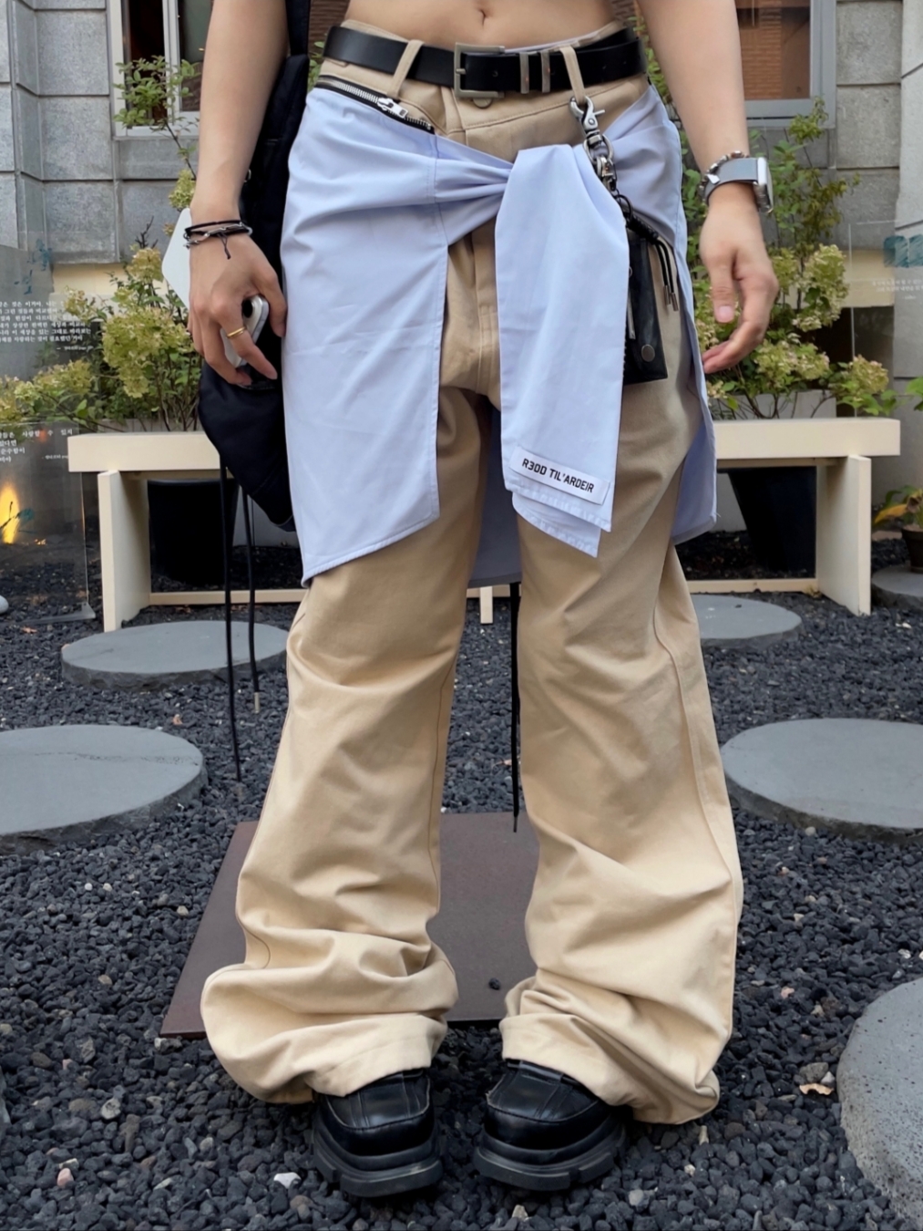 ROARINGRAD Shirt Zipper Flare Pants Beige 착용 스타일 - 2