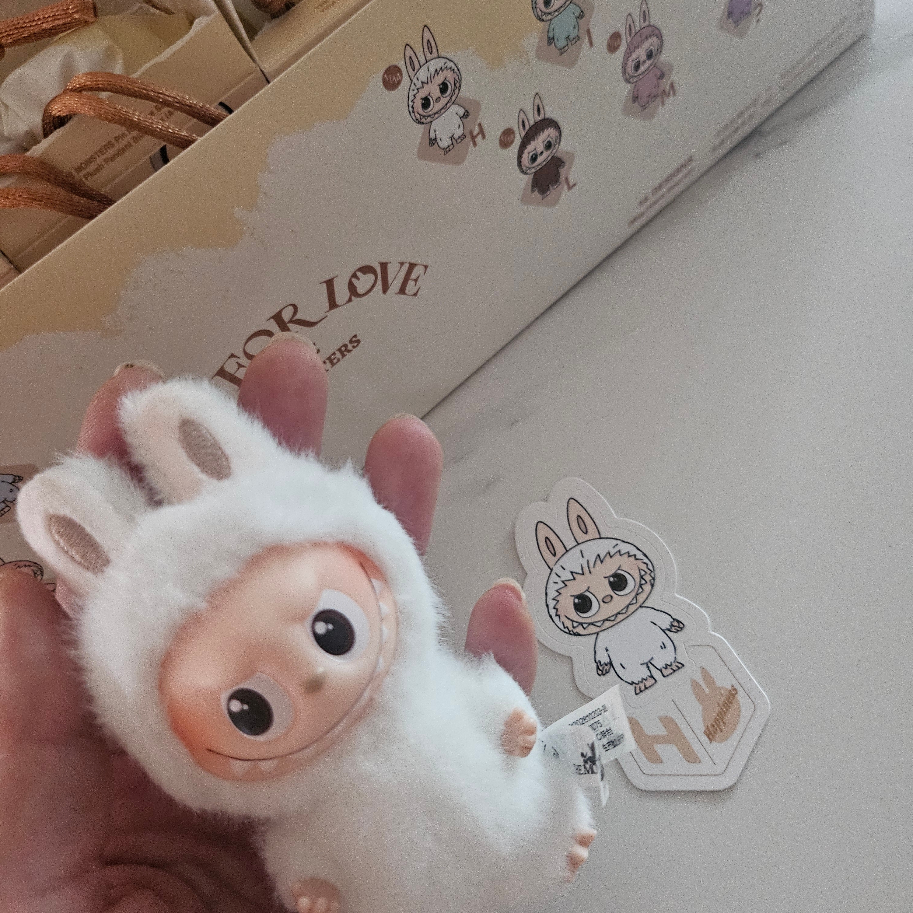 Pop Mart Labubu The Monsters Pin For Love Series Vinyl Plush Pendant (A-M) H (Opened Case) 착용 스타일