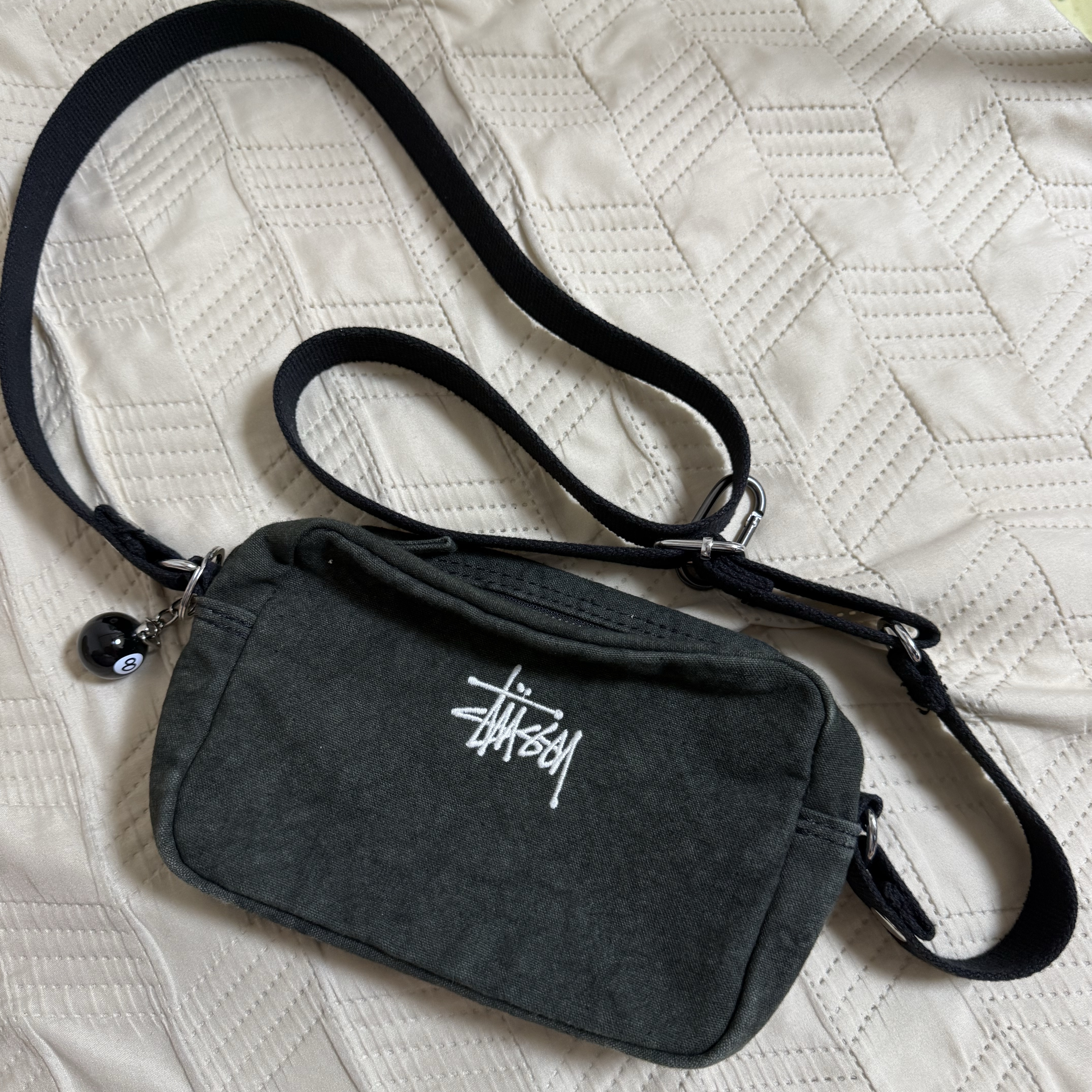 Stussy Canvas Side Pouch Washed Black, Stussy 8 Ball Keychain Black 착용 스타일