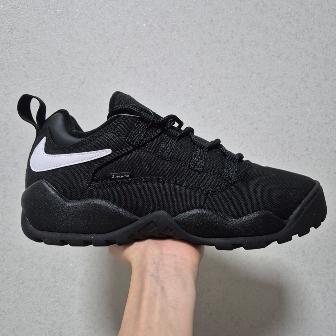 Nike x Supreme SB Darwin Low Black 착용 스타일