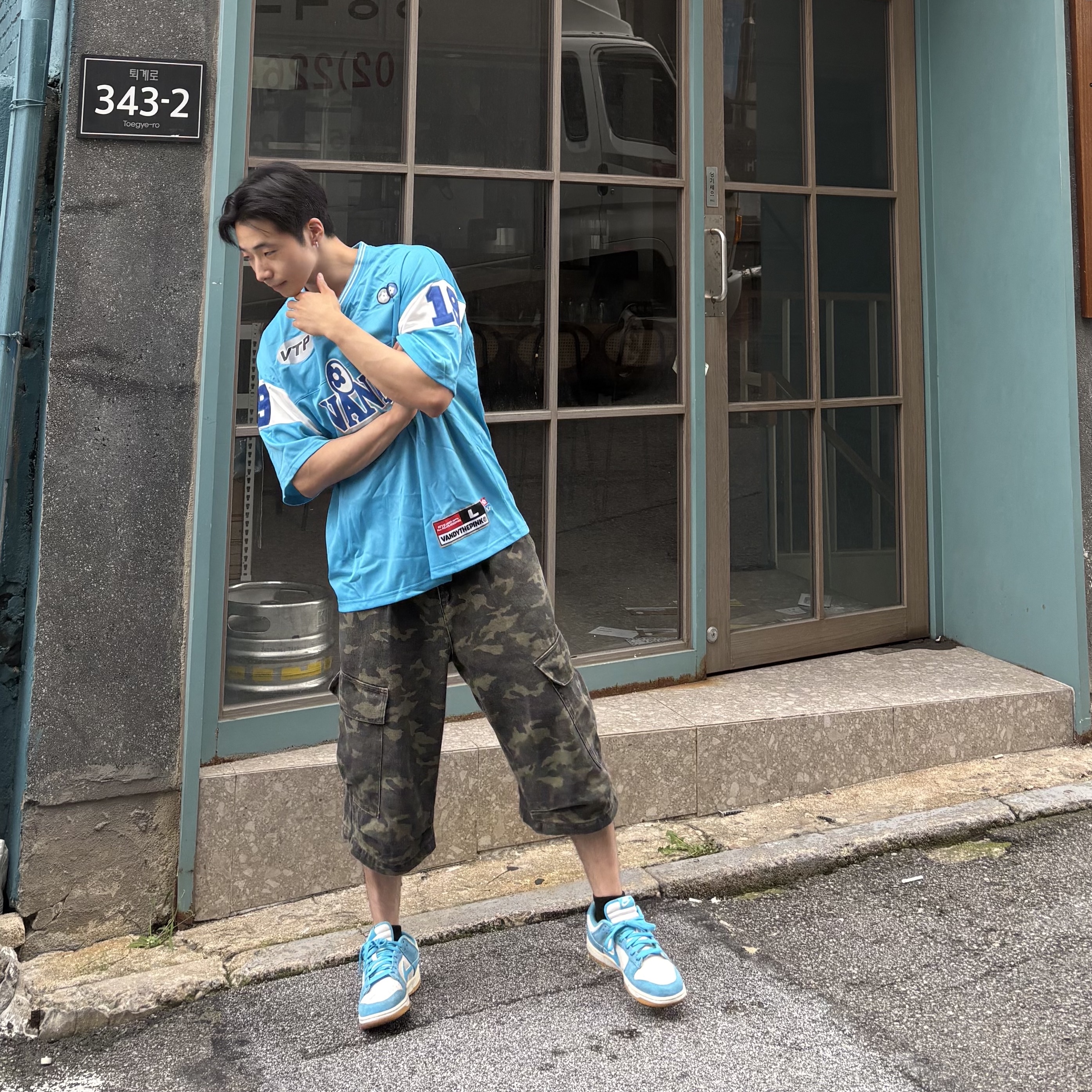 Vandy The Pink Hockey Jersey Blue 착용 스타일