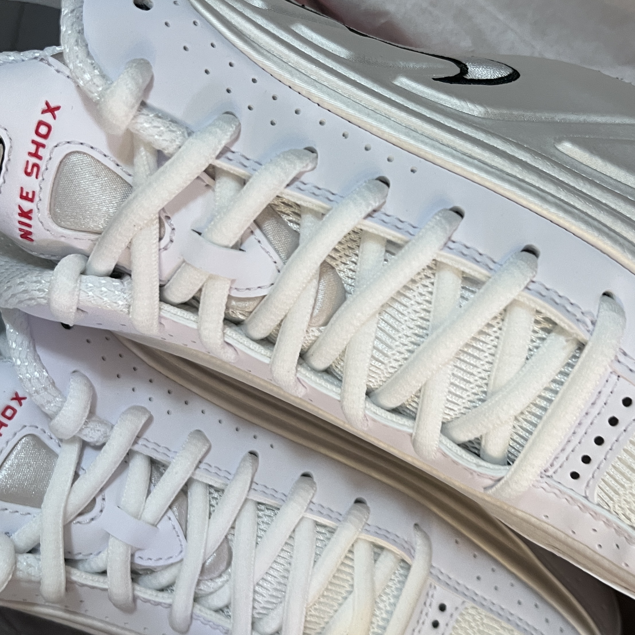 (W) Nike Shox R4 White Phantom 착용 스타일