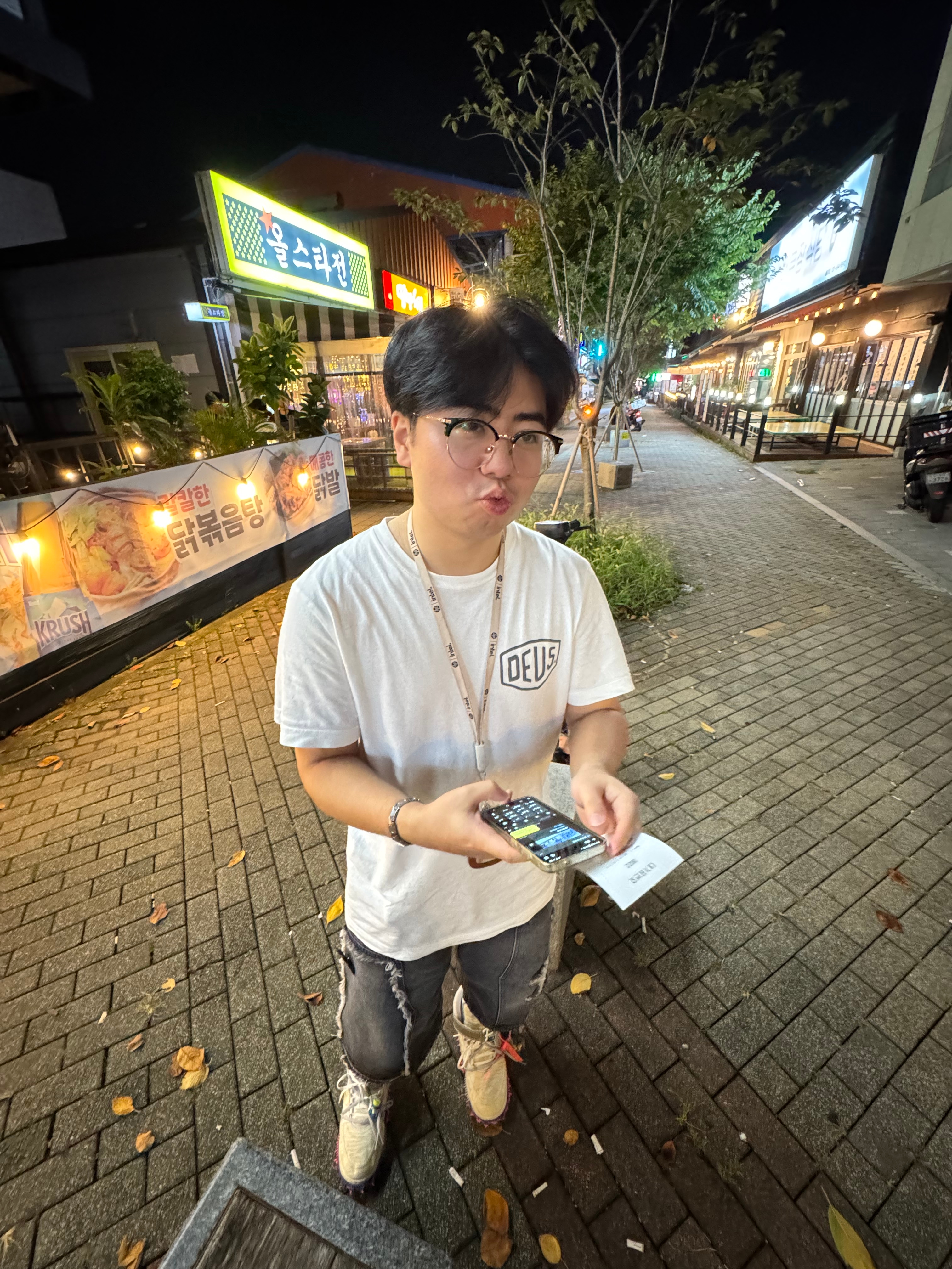 Nike x Off-White Air Force 1 Mid SP White, Deus Ex Machina Tokyo Asakusa Address T-Shirt White 착용 스타일