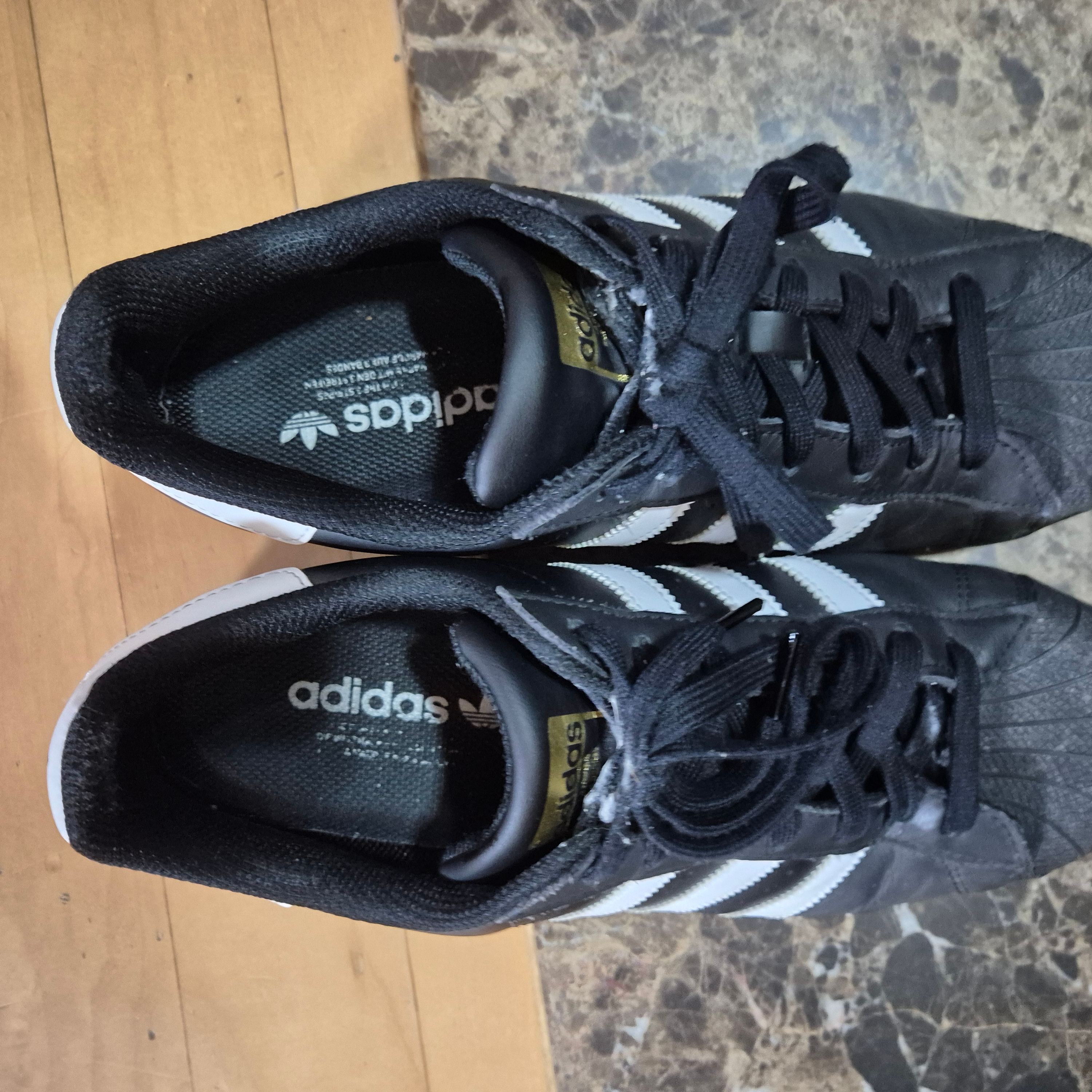 Adidas Superstar Core Black White 착용 스타일