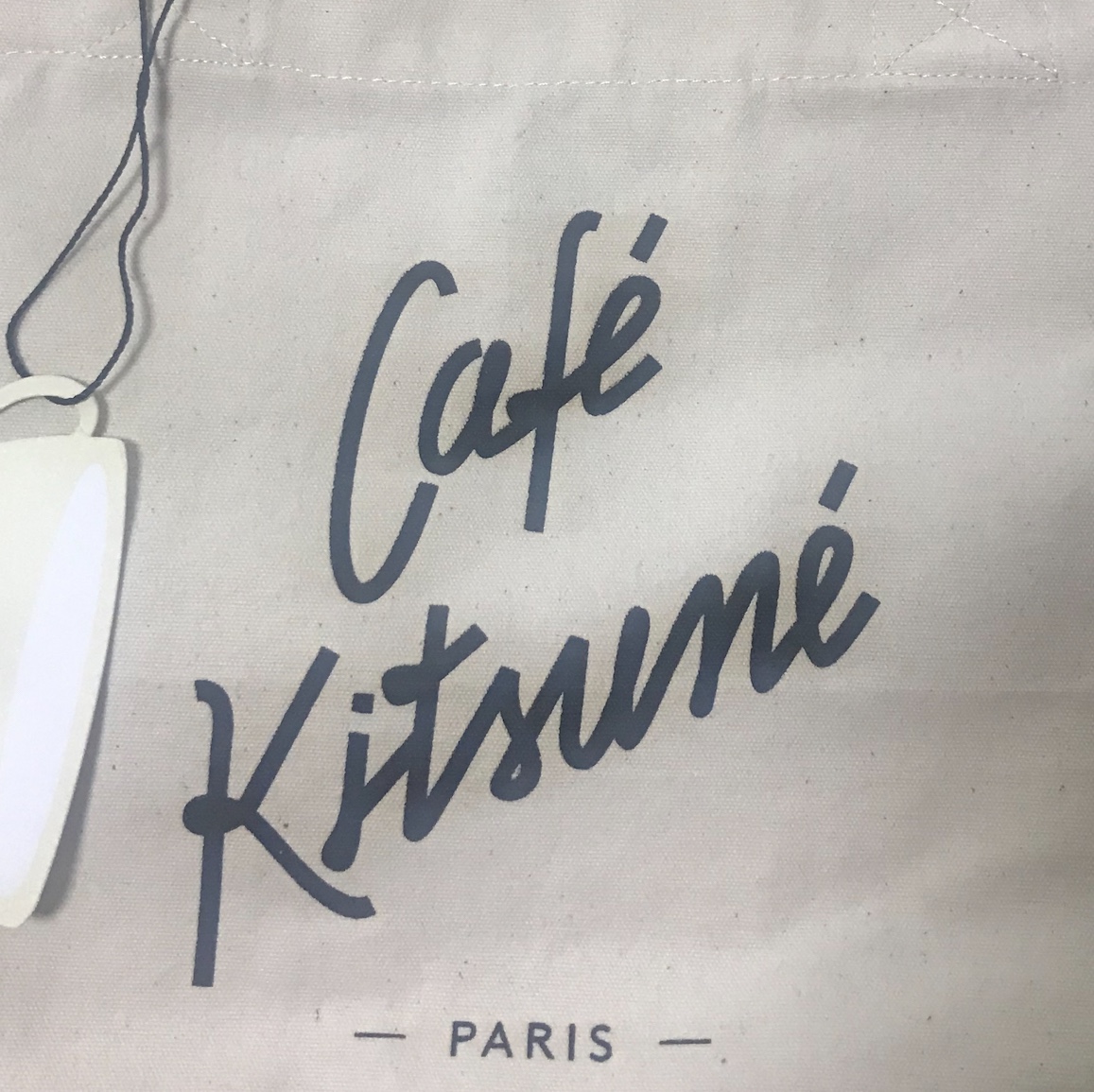 Maison Kitsune Cafe Kitsune Mini Tote Bag Latte 착용 스타일