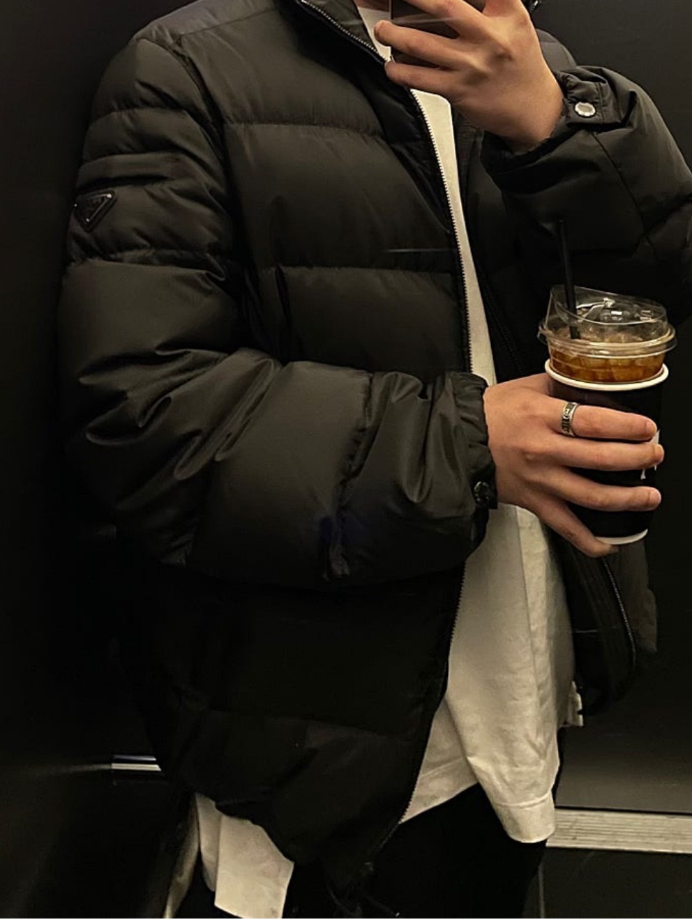 Prada Triangle Logo Down Jacket Black 착용 스타일 - 3