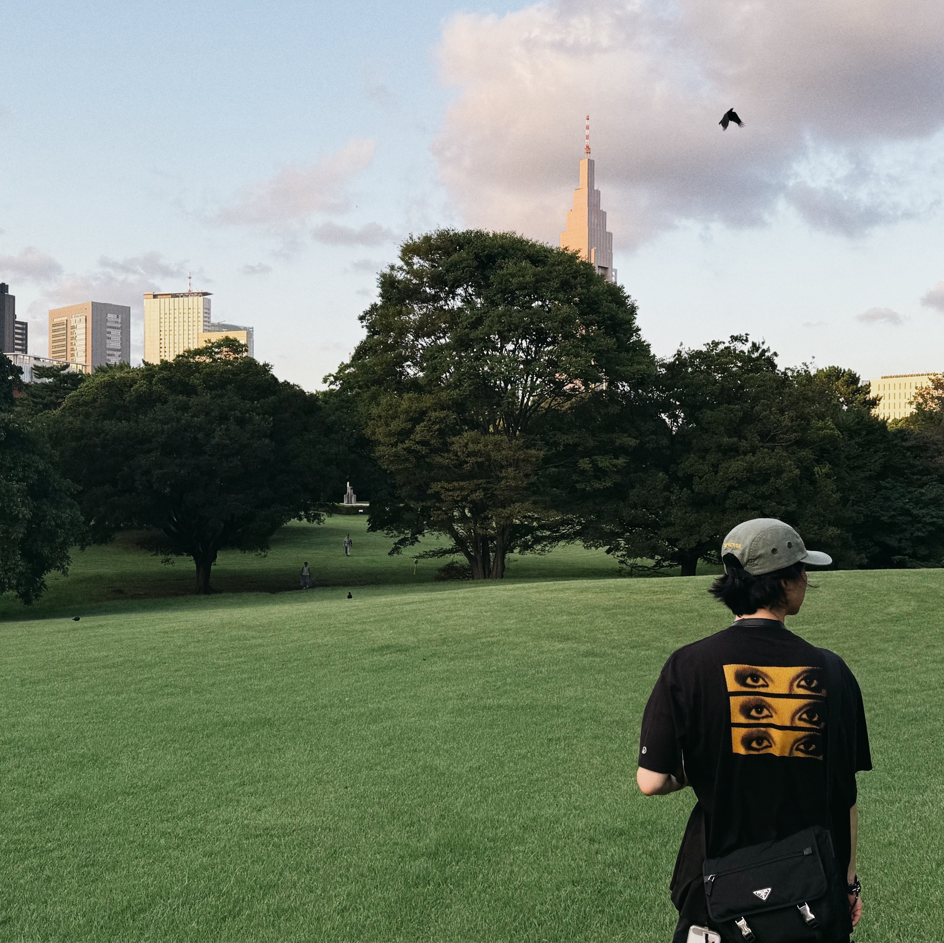 Levi’s x Undercover UC1E9802 T-Shirt Black, Supreme Military Camp Cap Olive - 24SS 착용 스타일