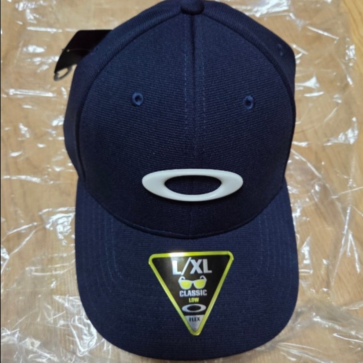 Oakley Remix Dad Hat Blackout 착용 스타일