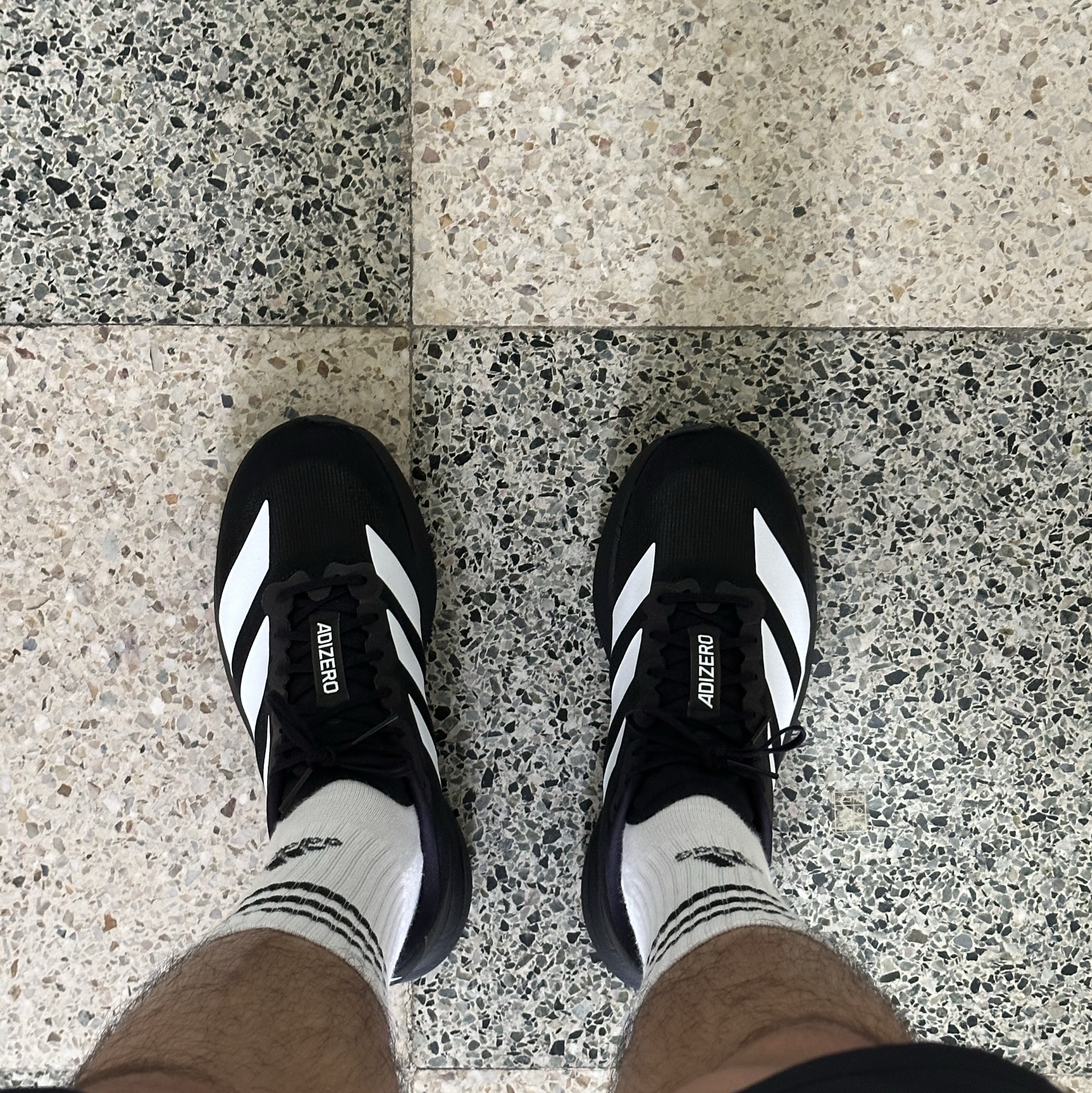 Adidas Adizero EVO SL Core Black Cloud White 착용 스타일