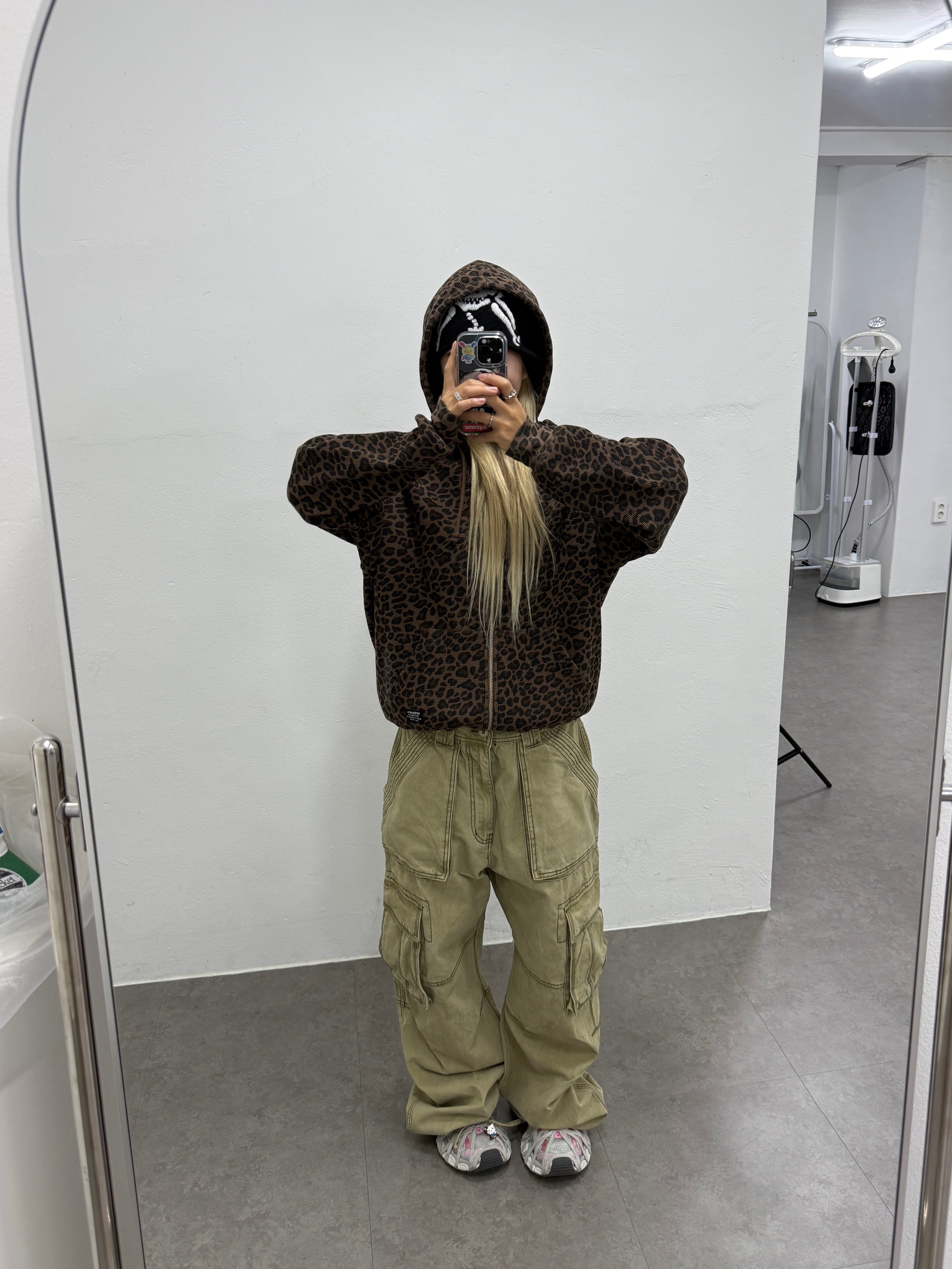 Supreme x Y's by Yohji Yamamoto Skull Beanie Black - 25FW, Supreme Thermal Hooded Zip Up Leopard - 25SS 착용 스타일 - 2