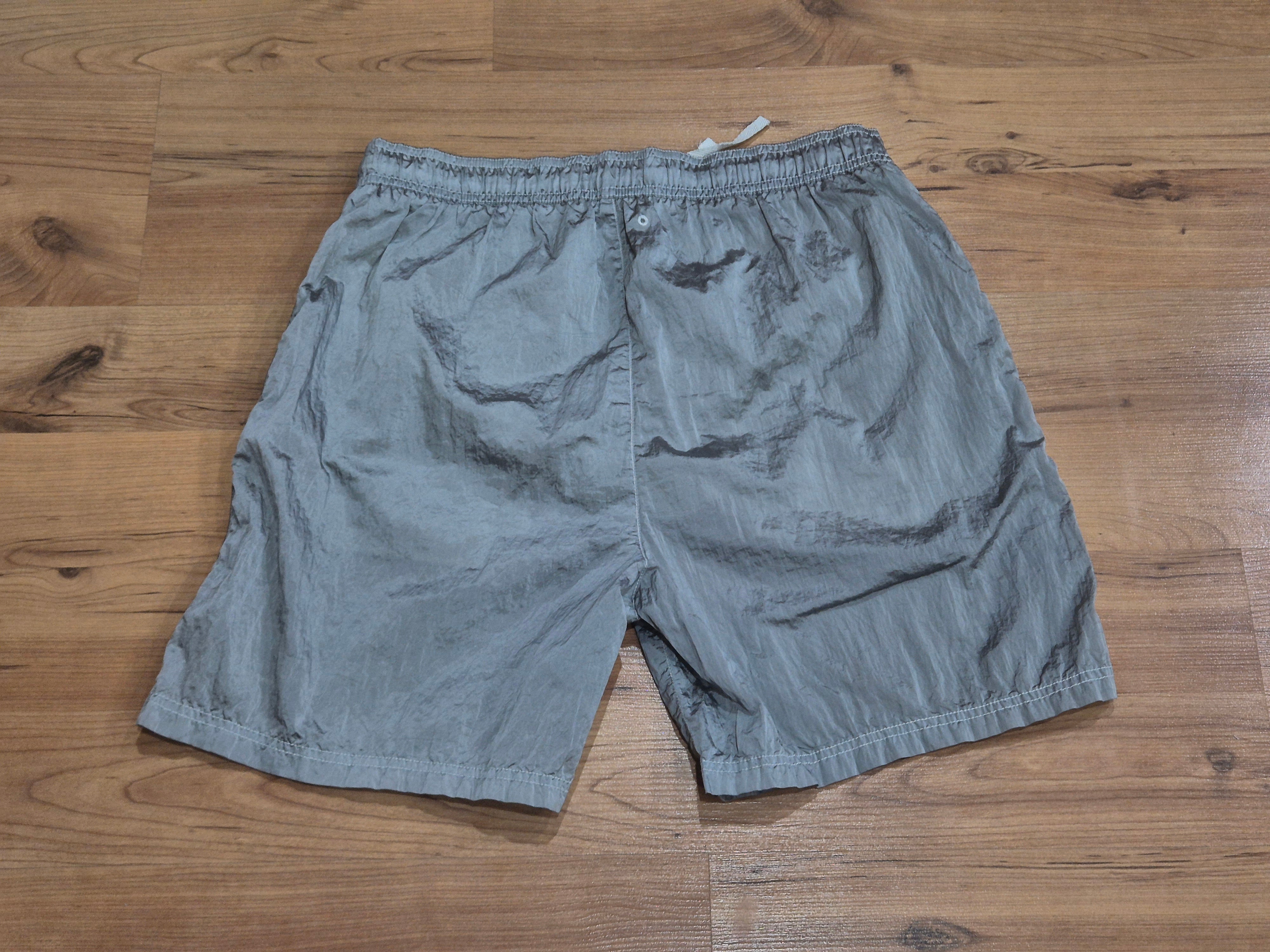 Stone Island B0243 Nylon Metal Swimming Trunk Ice - 22SS 착용 스타일 - 2