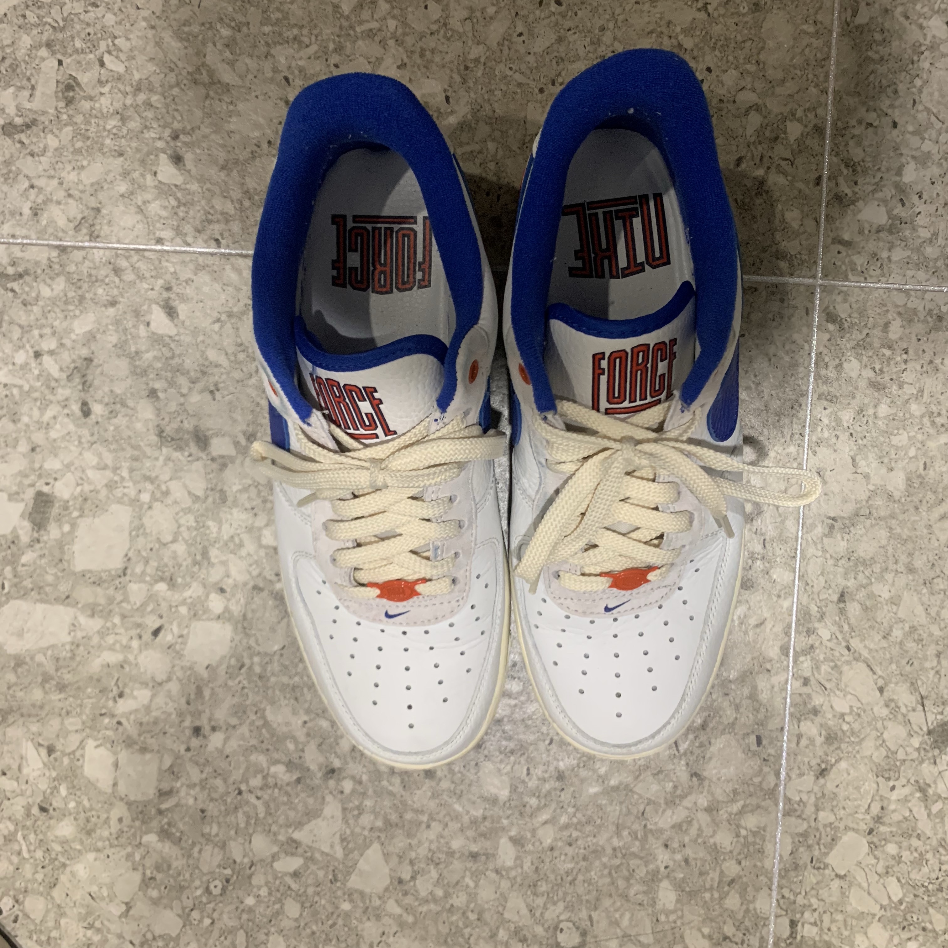 (W) Nike Air Force 1 '07 LX University Blue and Summit White 착용 스타일