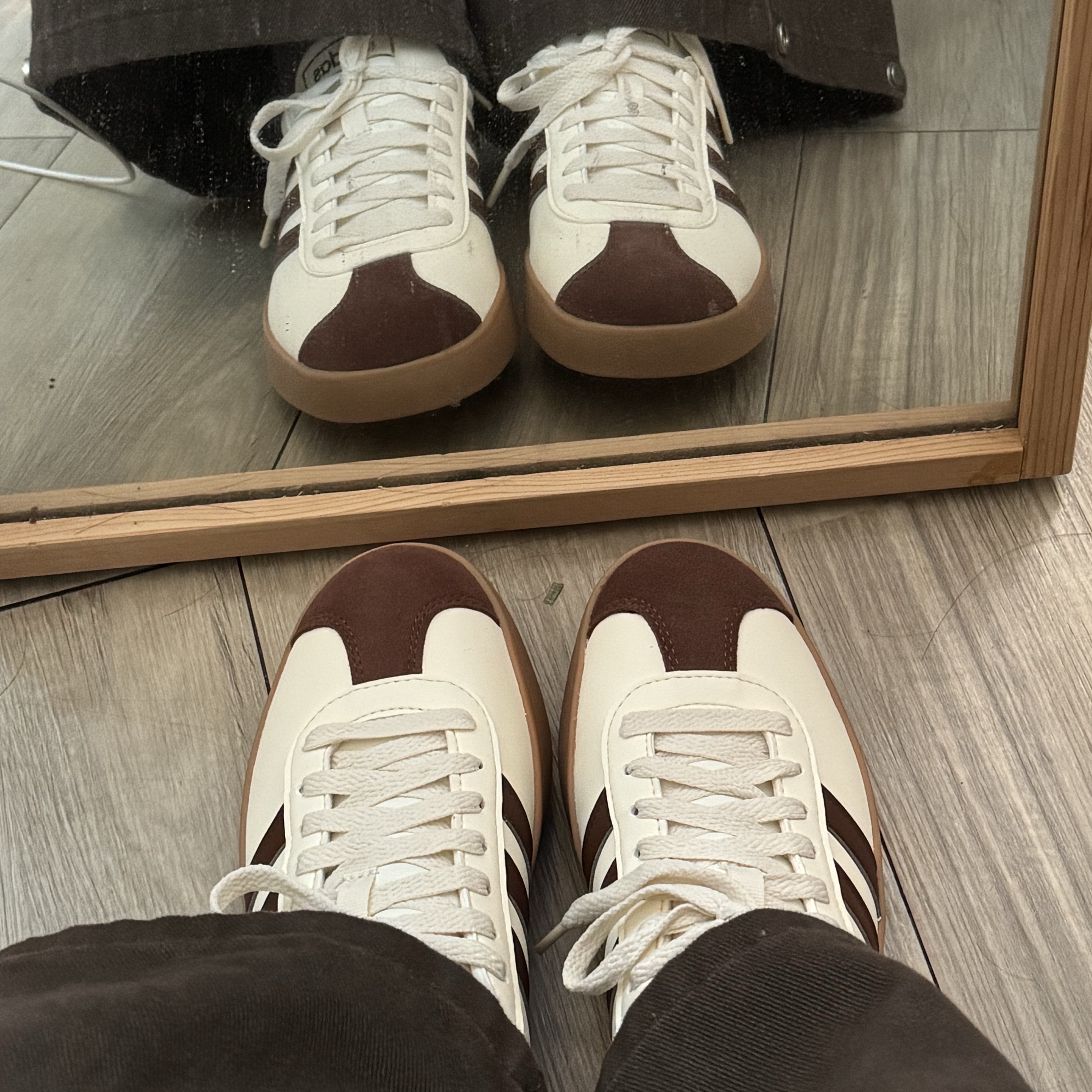 Adidas VL Court 2.0 Cream Brown 착용 스타일 - 2