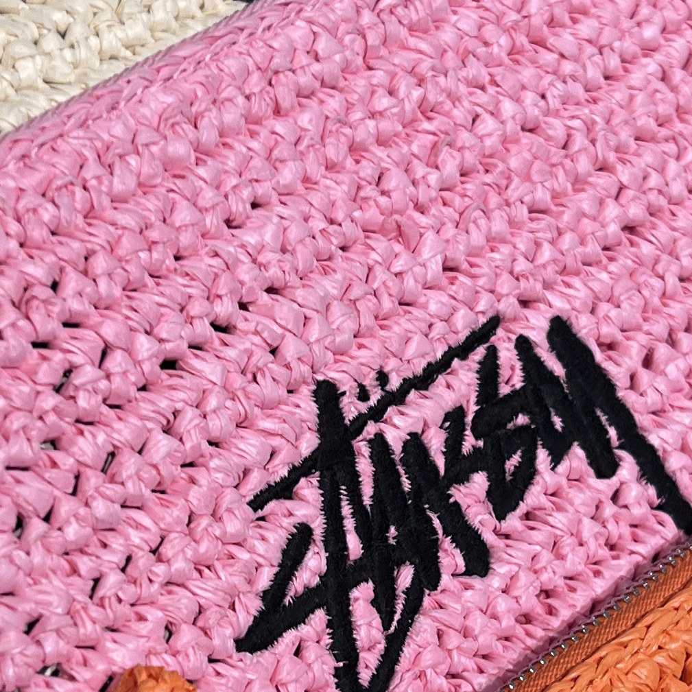 Stussy Woven Zip Pouch Light Pink 착용 스타일