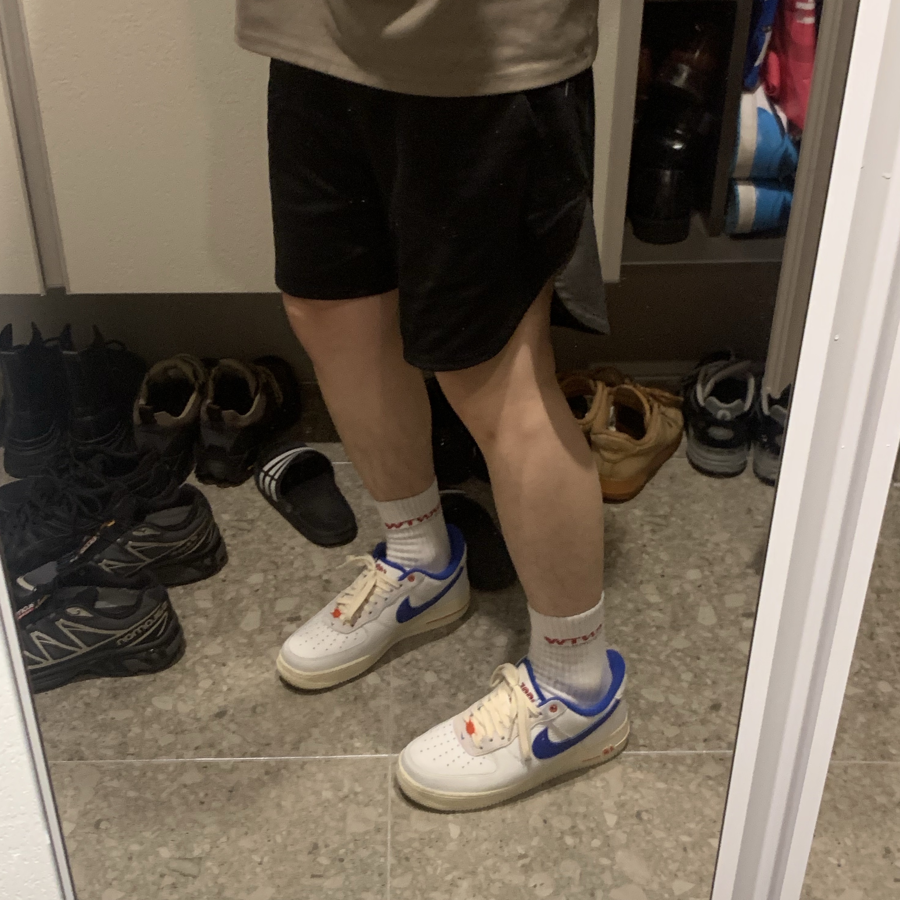 (W) Nike Air Force 1 '07 LX University Blue and Summit White 착용 스타일