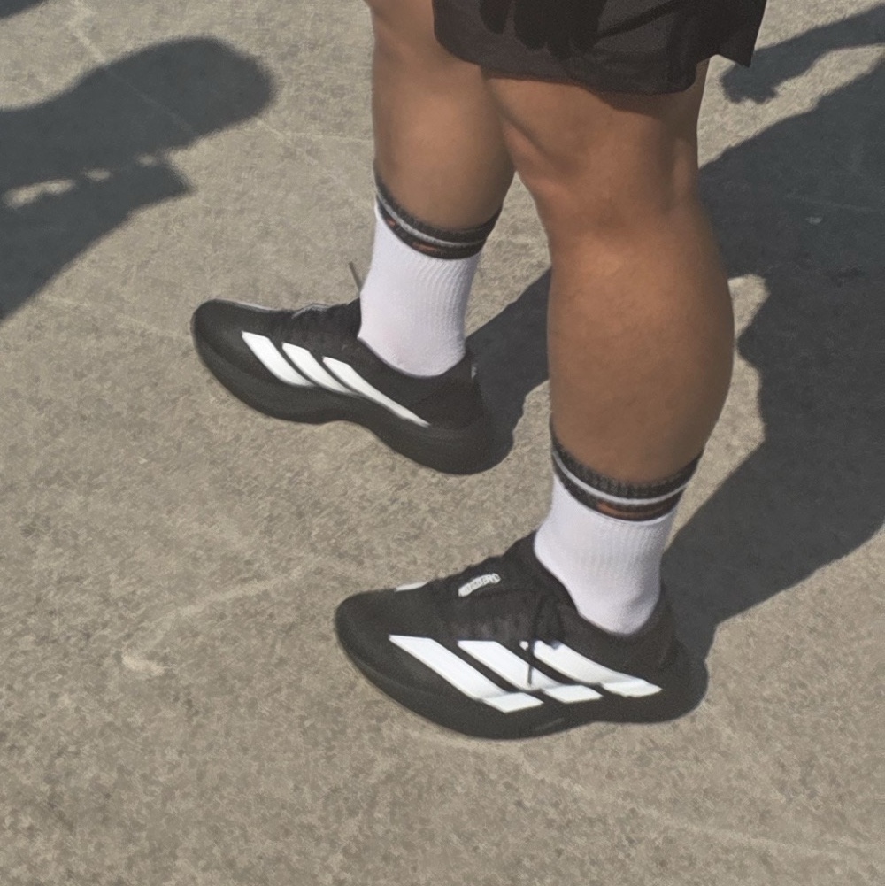 Adidas Adizero EVO SL Core Black Cloud White 착용 스타일