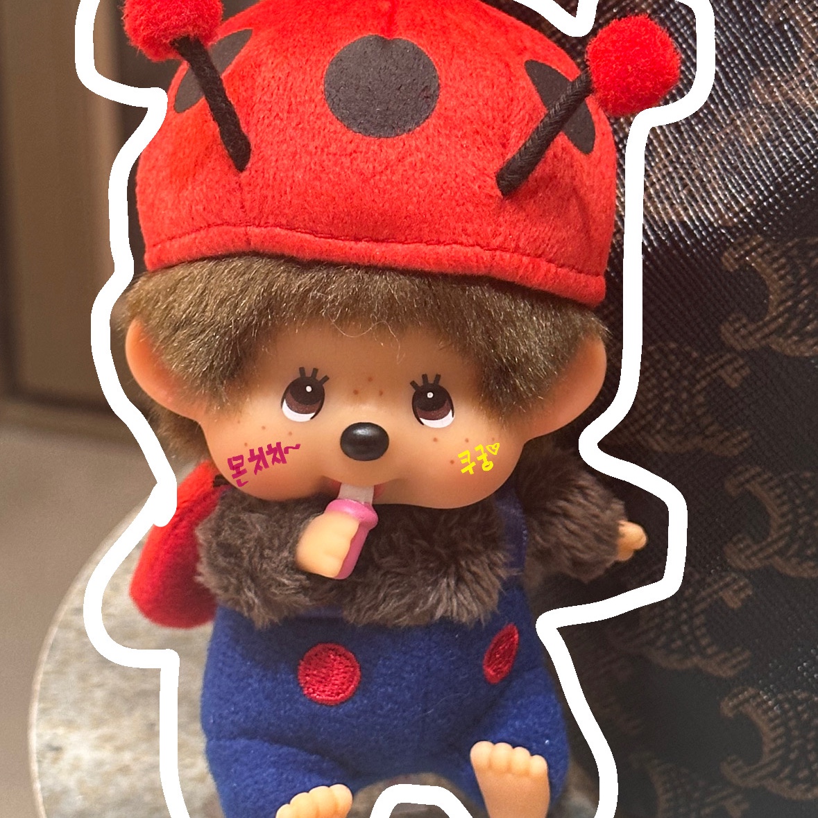 Monchhichi Bighead SS Ladybug Key Chain, Celine Teen Clara Bag in Triomphe Canvas and Calfskin Tan 착용 스타일 - 2