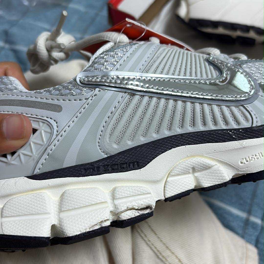 (W) Nike Zoom Vomero 5 Photon Dust and Metallic Silver 착용 스타일