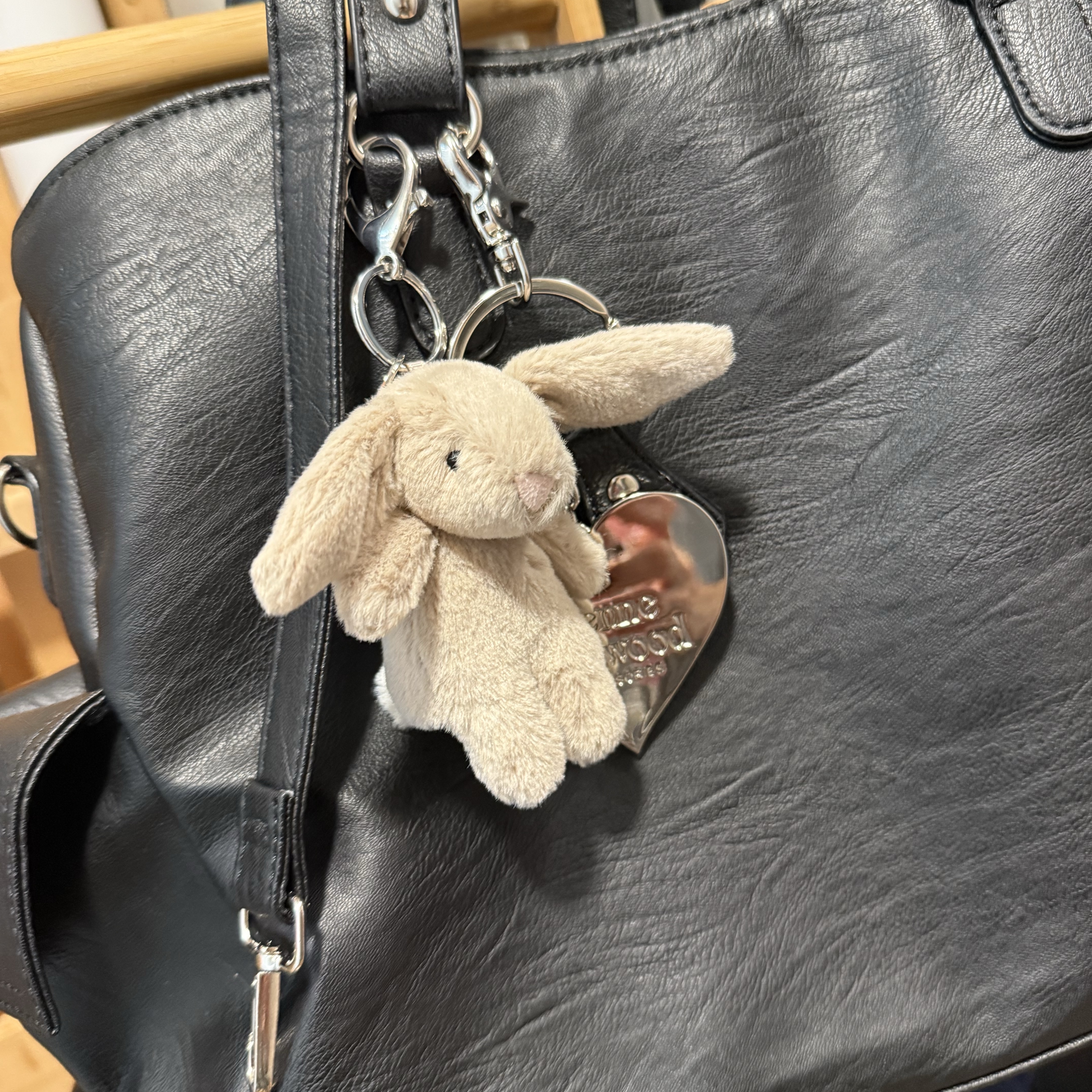 Jellycat Bashful Bunny Bag Charm Beige 착용 스타일 - 2