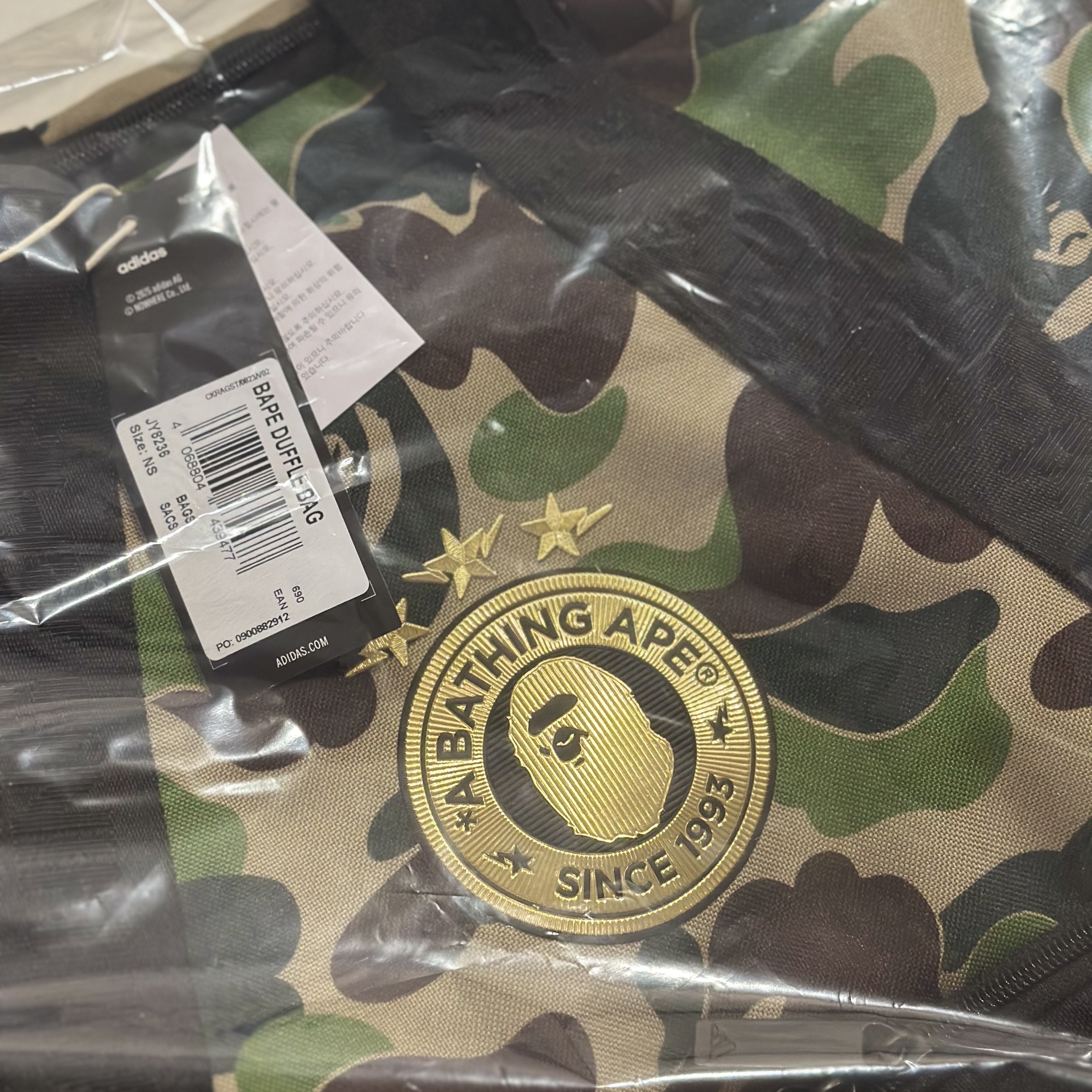 Adidas x BAPE Duffle Bag Crew Green 착용 스타일 - 2