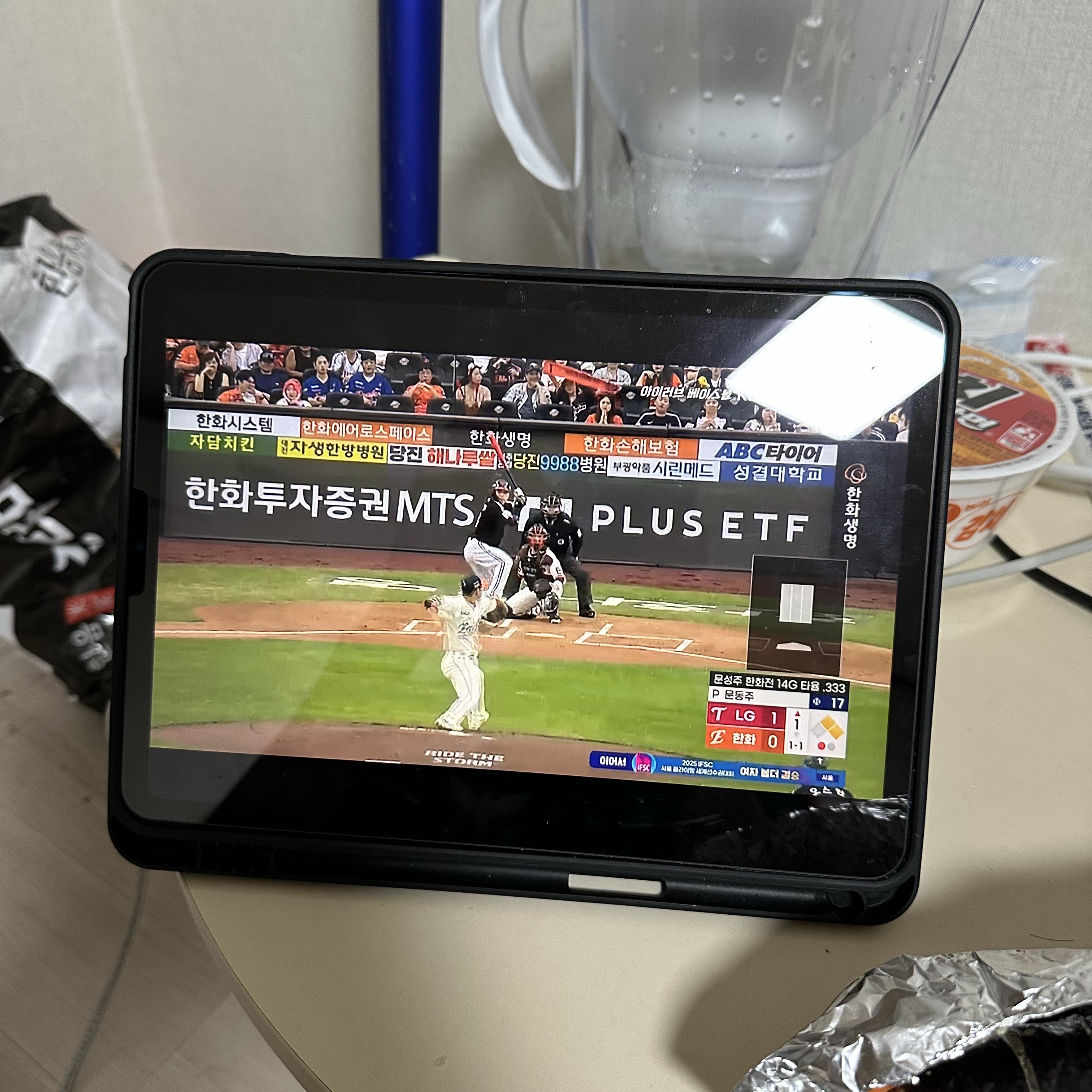 Apple iPad Air 5th Gen Wifi 64GB Space Gray (Korean Ver.) 착용 스타일