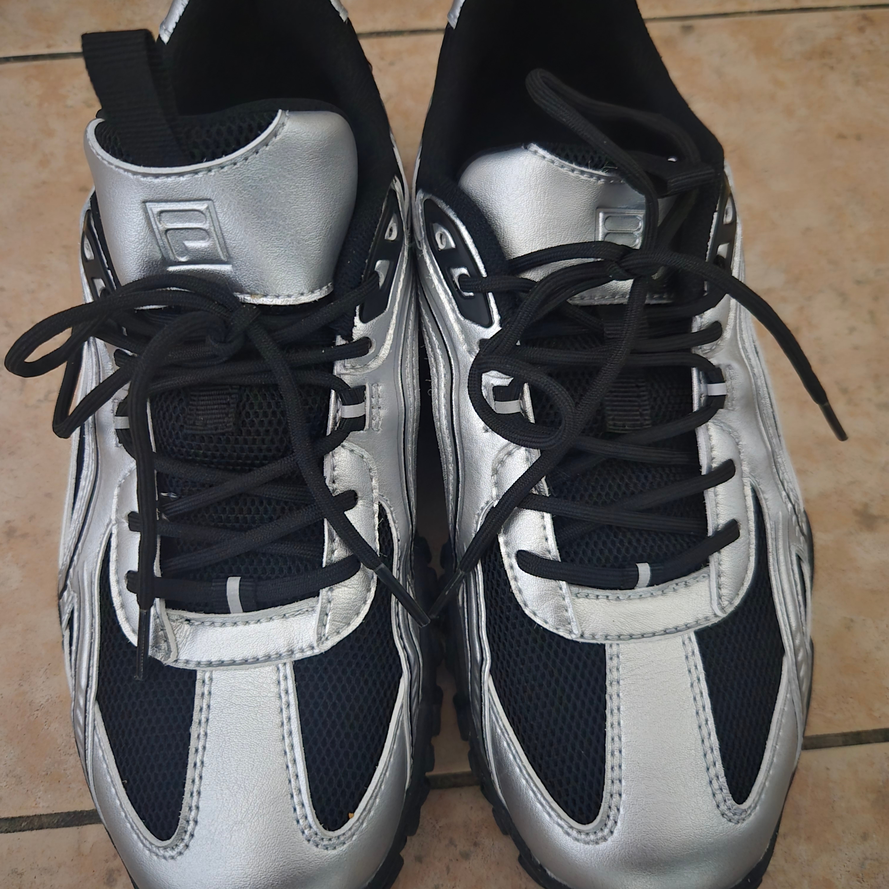 Fila Echappe MS Black Silver 착용 스타일