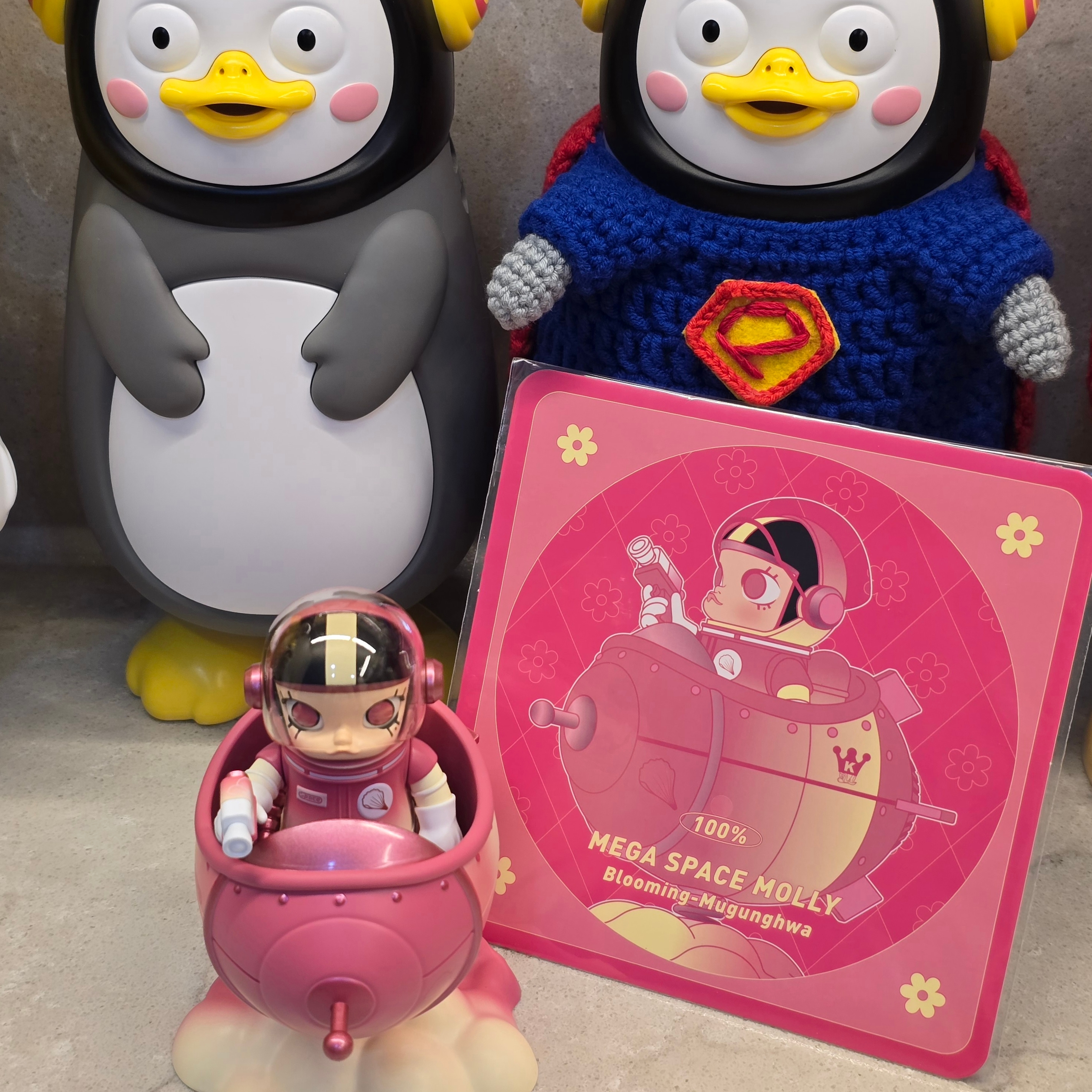 Pop Mart Mega Space Molly Blooming Series Mugunghwa 100%  - Korea Exclusive 착용 스타일 - 2