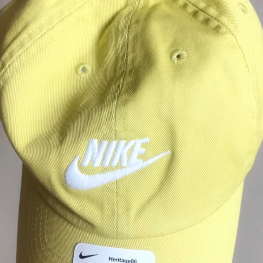 Nike Club Unstructured Futura Washed Cap Yellow 착용 스타일