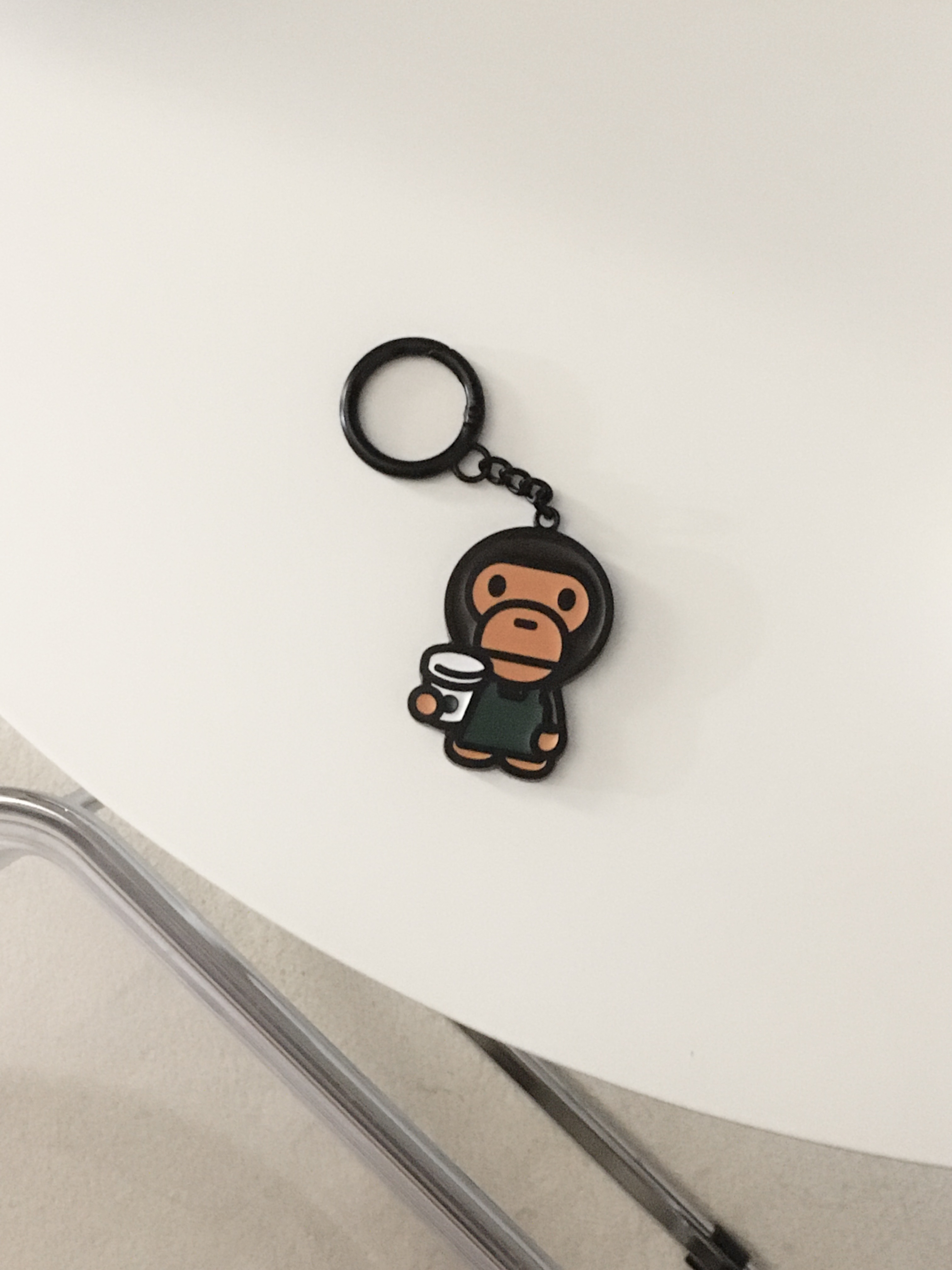 Starbucks x BAPE Baby Milo Keychain 착용 스타일